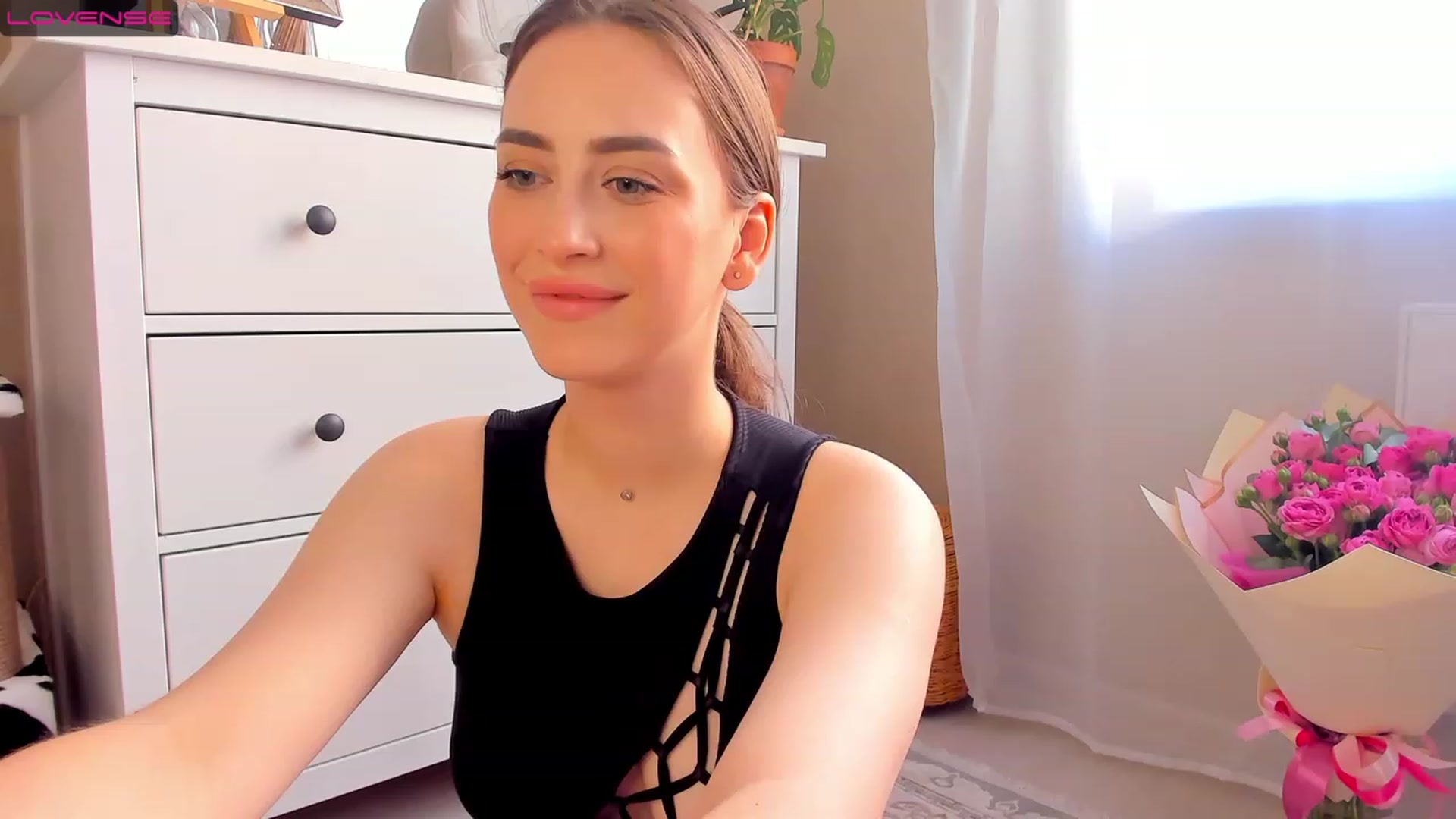 Gallery image thumbnail from Lanna_Rhoades's myfreecams stream on, 08/10/2023, 12:29 image 17 of 20