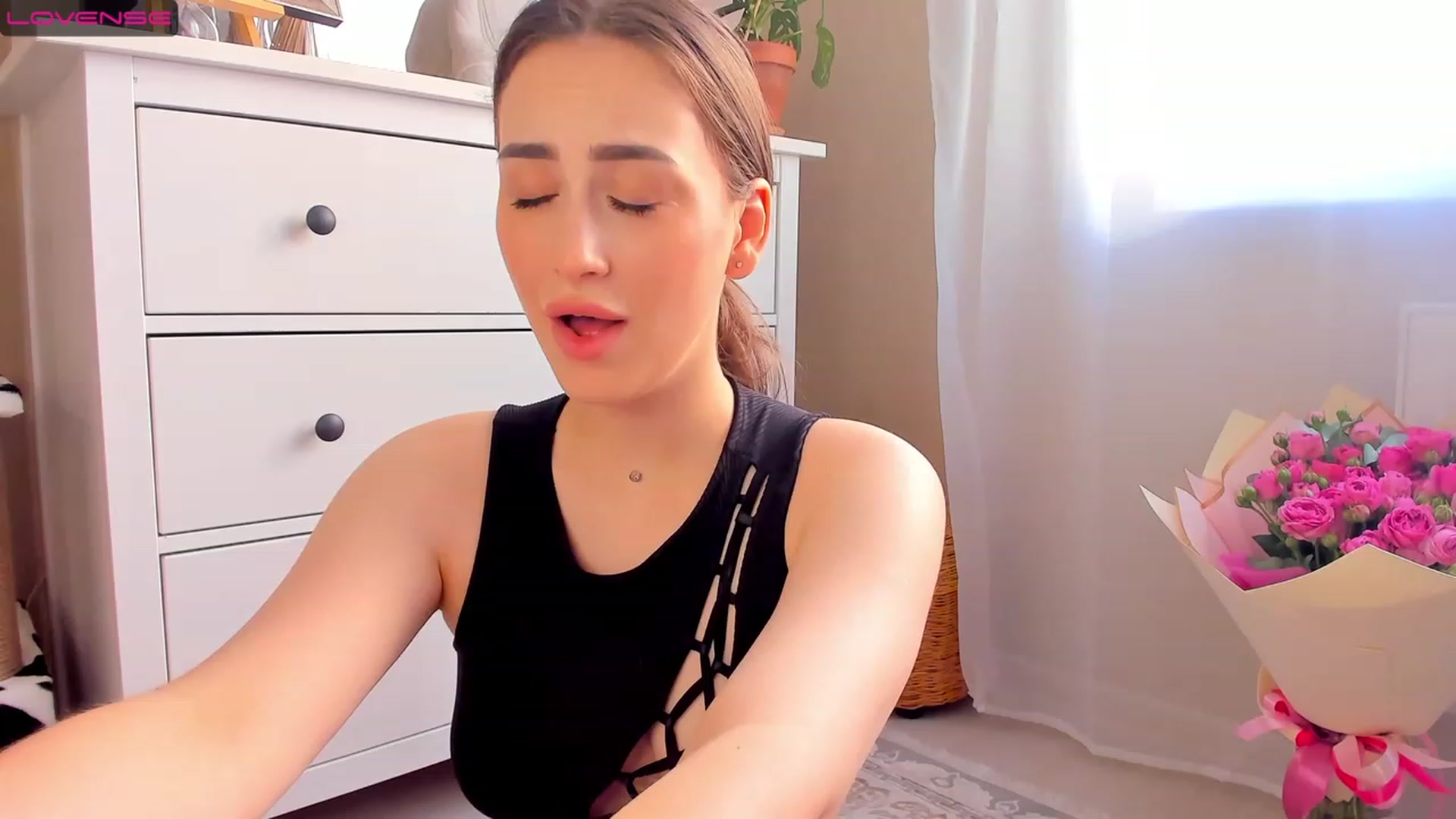 Gallery image thumbnail from Lanna_Rhoades's myfreecams stream on, 08/10/2023, 12:29 image 19 of 20