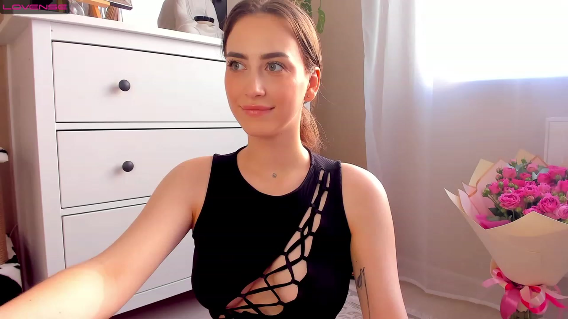 Gallery image thumbnail from Lanna_Rhoades's myfreecams stream on, 08/10/2023, 14:12 image 17 of 20