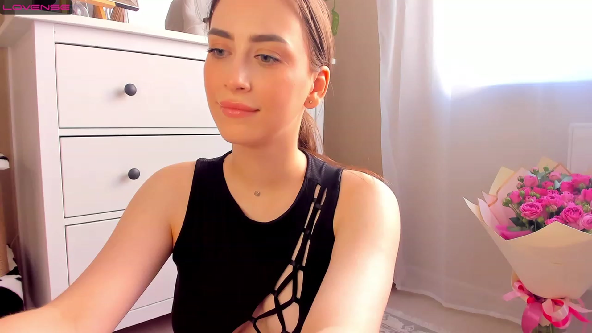 Gallery image thumbnail from Lanna_Rhoades's myfreecams stream on, 08/10/2023, 14:12 image 3 of 20
