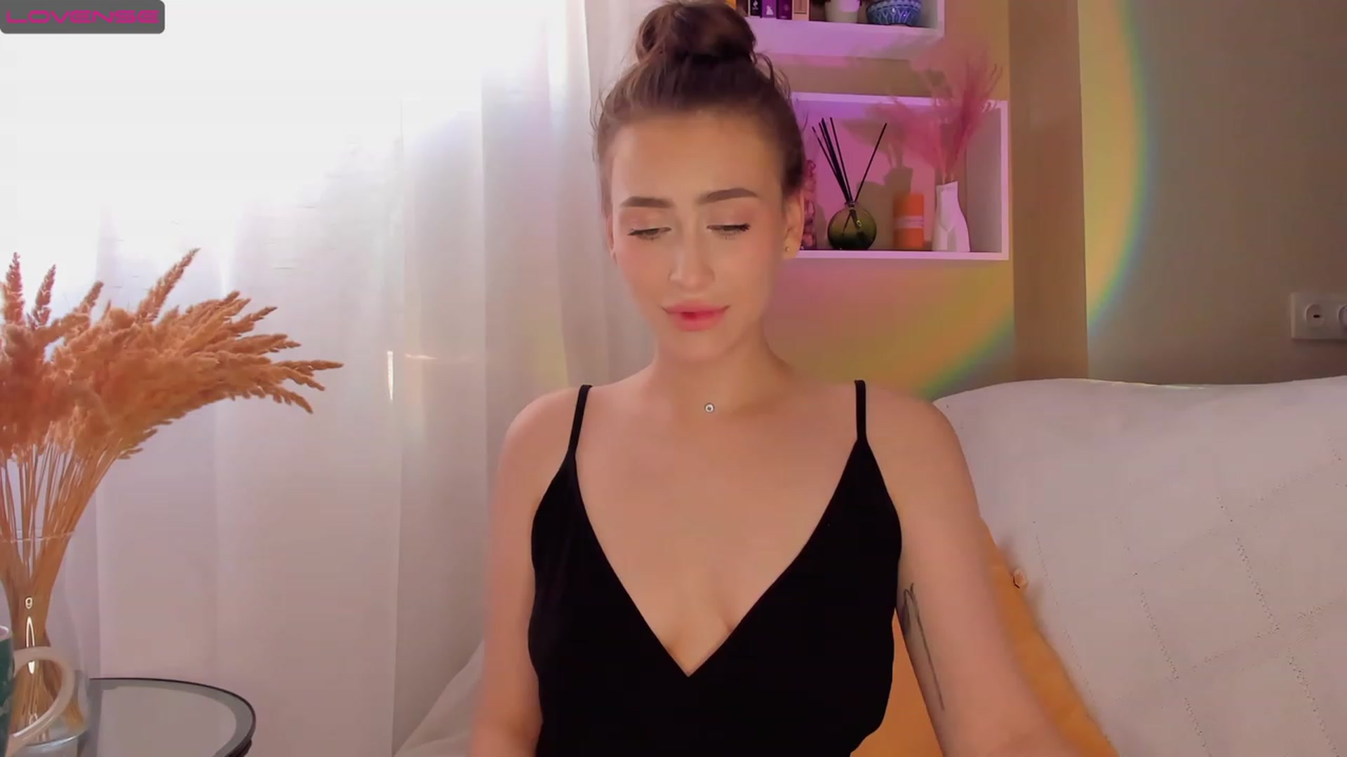 Gallery image thumbnail from Lanna_Rhoades's myfreecams stream on, 09/15/2023, 13:43 image 4 of 20