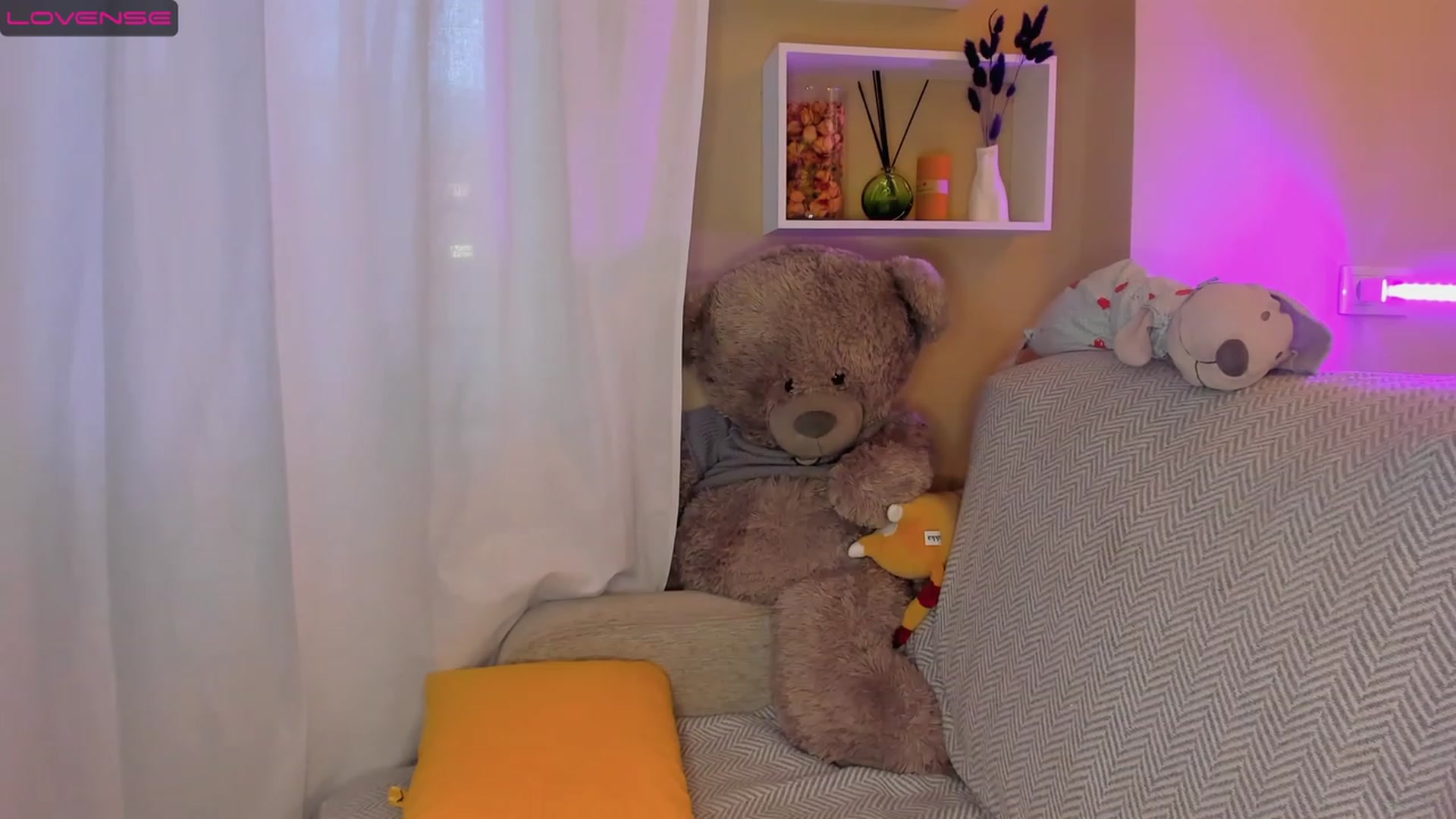 Gallery image thumbnail from Lanna_Rhoades's myfreecams stream on, 10/13/2023, 14:08 image 10 of 20