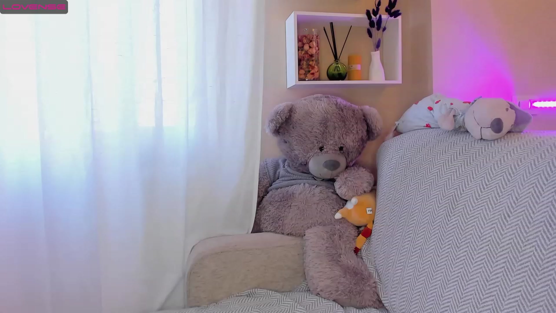 Gallery image thumbnail from Lanna_Rhoades's myfreecams stream on, 10/14/2023, 12:33 image 10 of 20