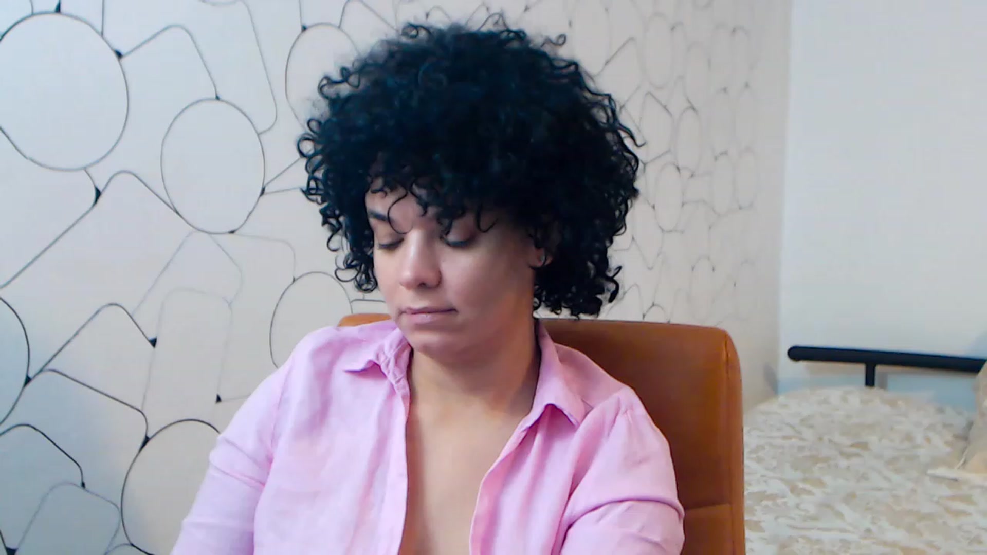 Gallery image thumbnail from LaraAnne_'s myfreecams stream on, 12/31/2022, 11:05 image 6 of 20