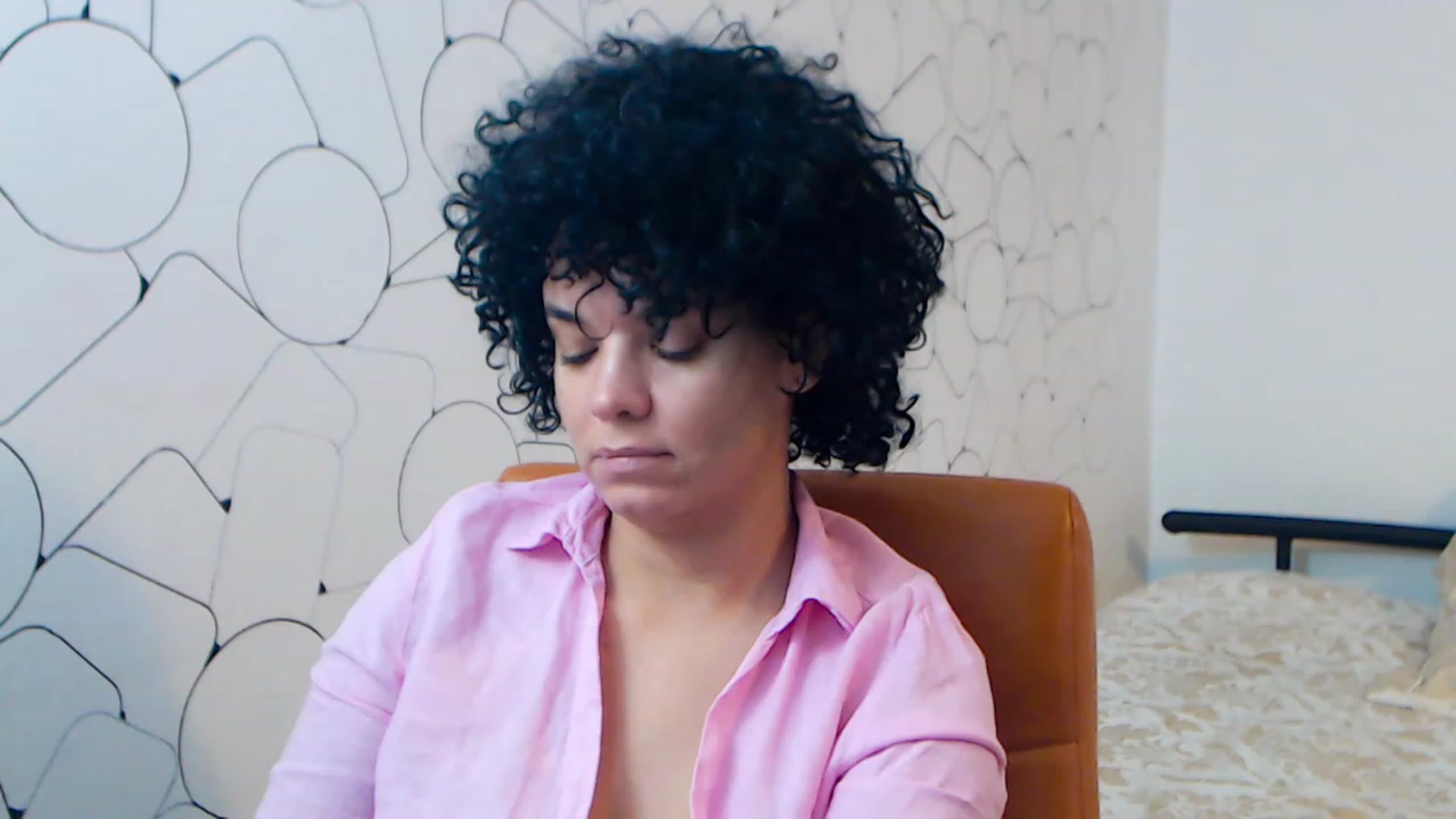 Gallery image thumbnail from LaraAnne_'s myfreecams stream on, 12/31/2022, 11:05 image 8 of 20