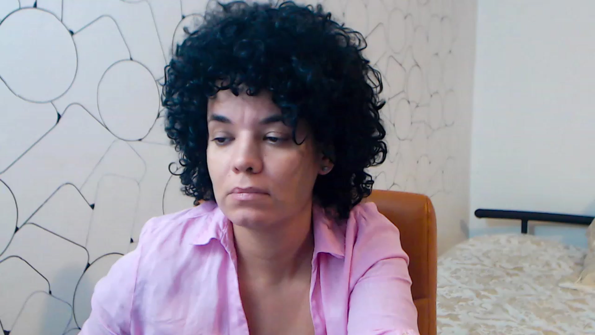 Gallery image thumbnail from LaraAnne_'s myfreecams stream on, 12/31/2022, 12:45 image 5 of 20