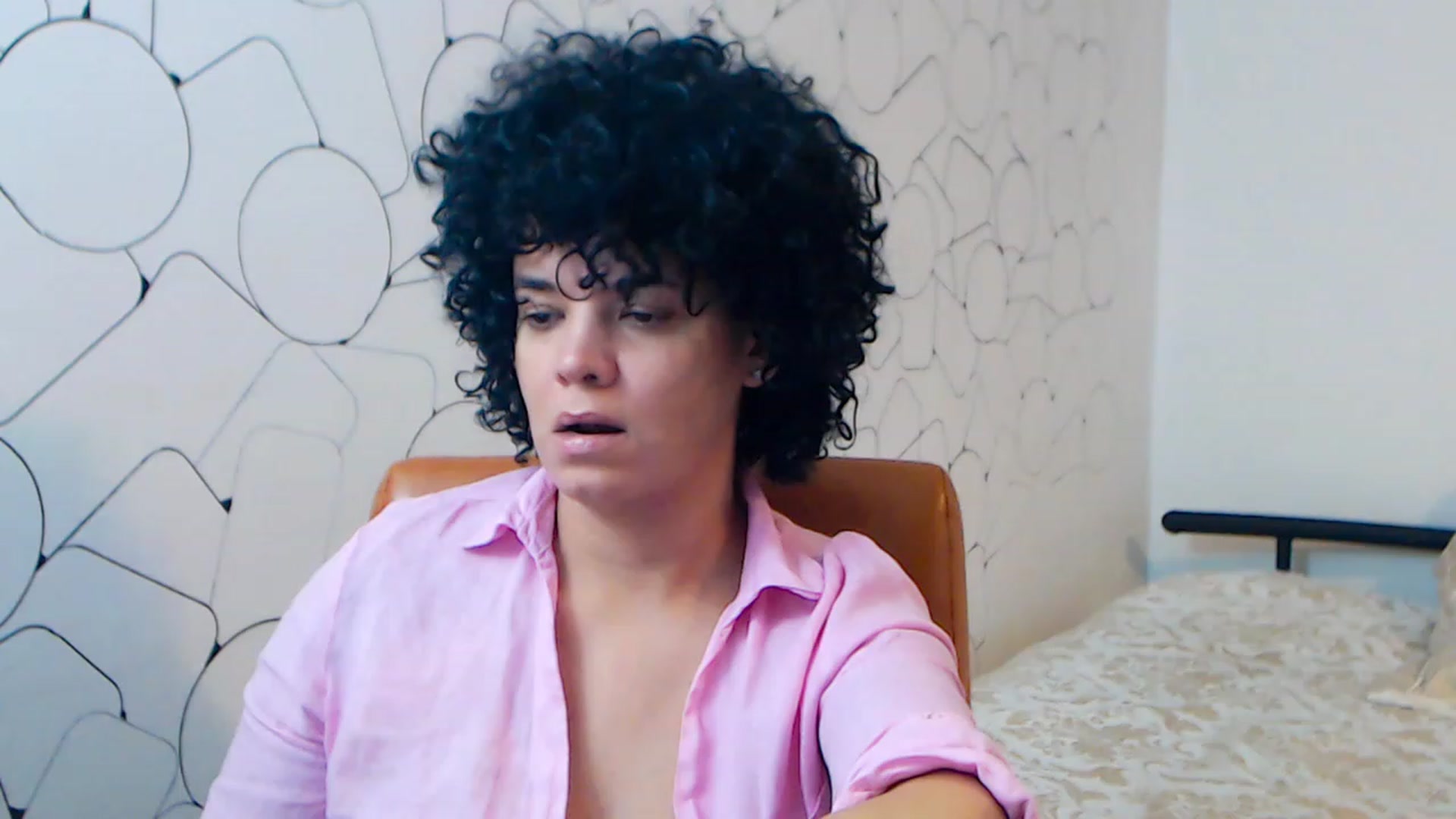 Gallery image thumbnail from LaraAnne_'s myfreecams stream on, 12/31/2022, 12:45 image 3 of 20