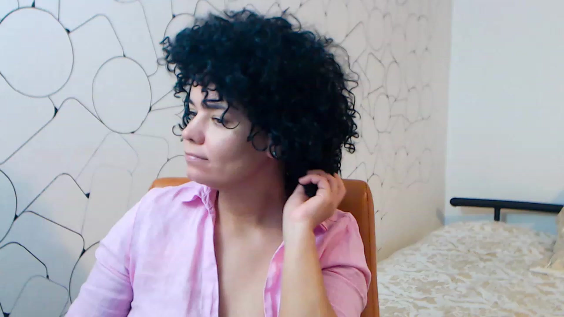 Gallery image thumbnail from LaraAnne_'s myfreecams stream on, 12/31/2022, 12:45 image 6 of 20