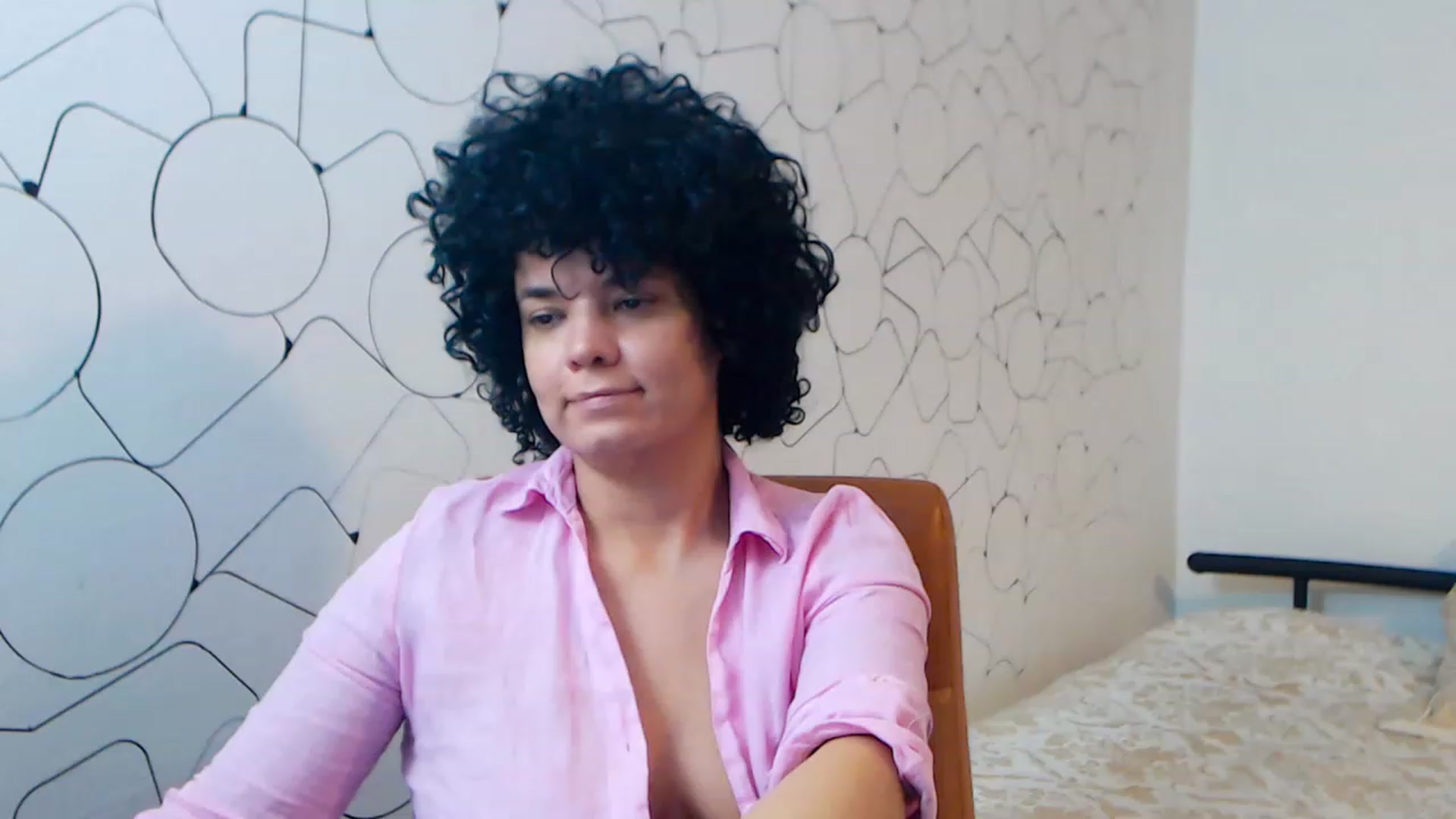 Gallery image thumbnail from LaraAnne_'s myfreecams stream on, 12/31/2022, 12:45 image 15 of 20