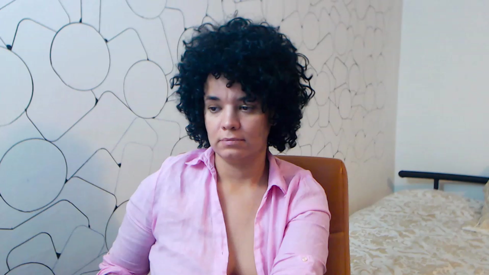 Gallery image thumbnail from LaraAnne_'s myfreecams stream on, 12/31/2022, 12:45 image 10 of 20