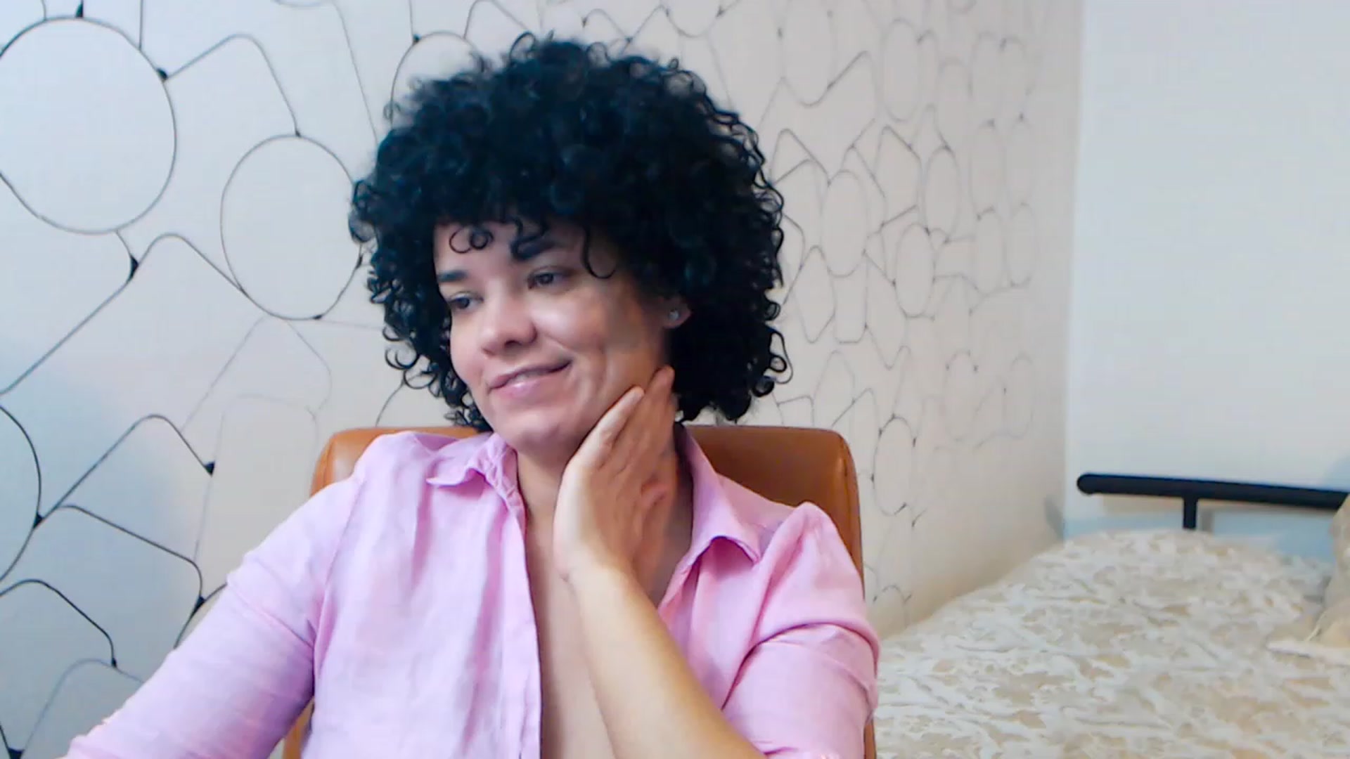 Gallery image thumbnail from LaraAnne_'s myfreecams stream on, 12/31/2022, 12:45 image 7 of 20