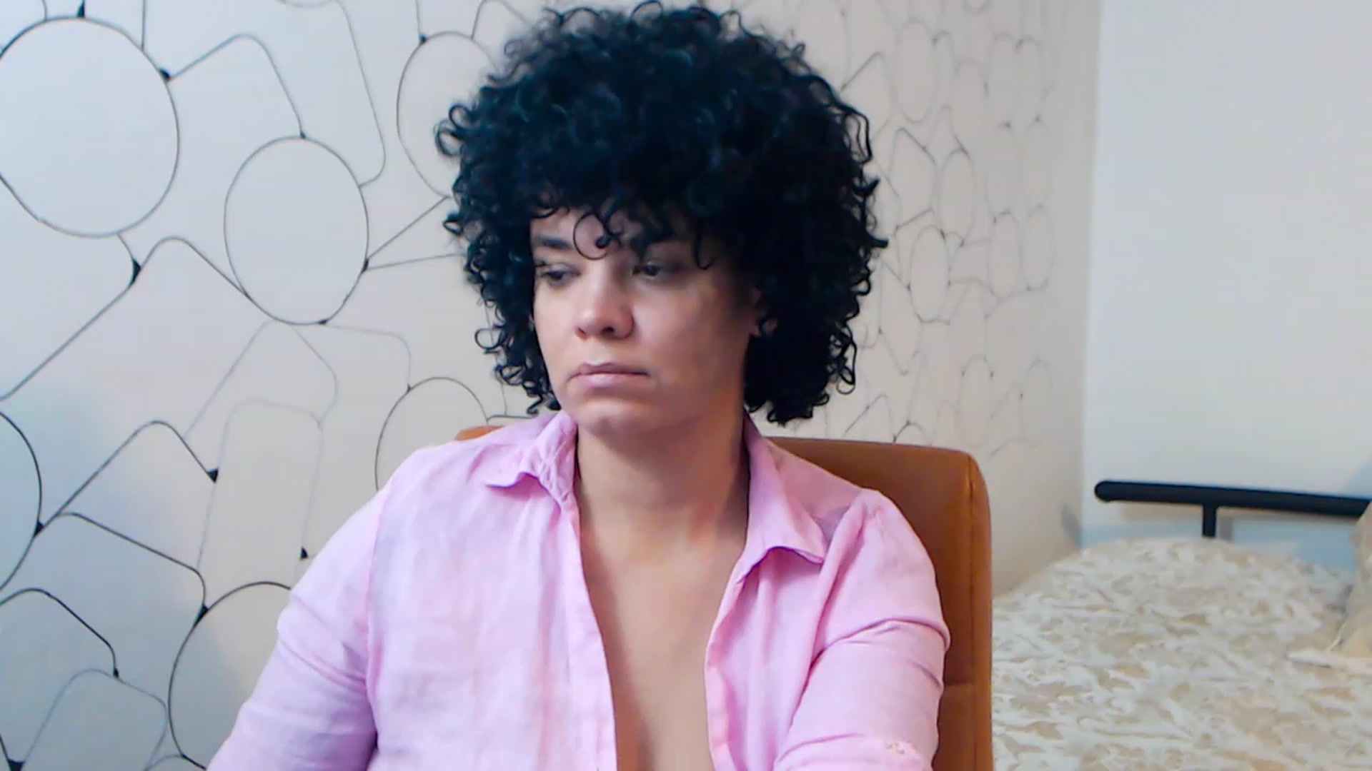Gallery image thumbnail from LaraAnne_'s myfreecams stream on, 12/31/2022, 12:45 image 4 of 20