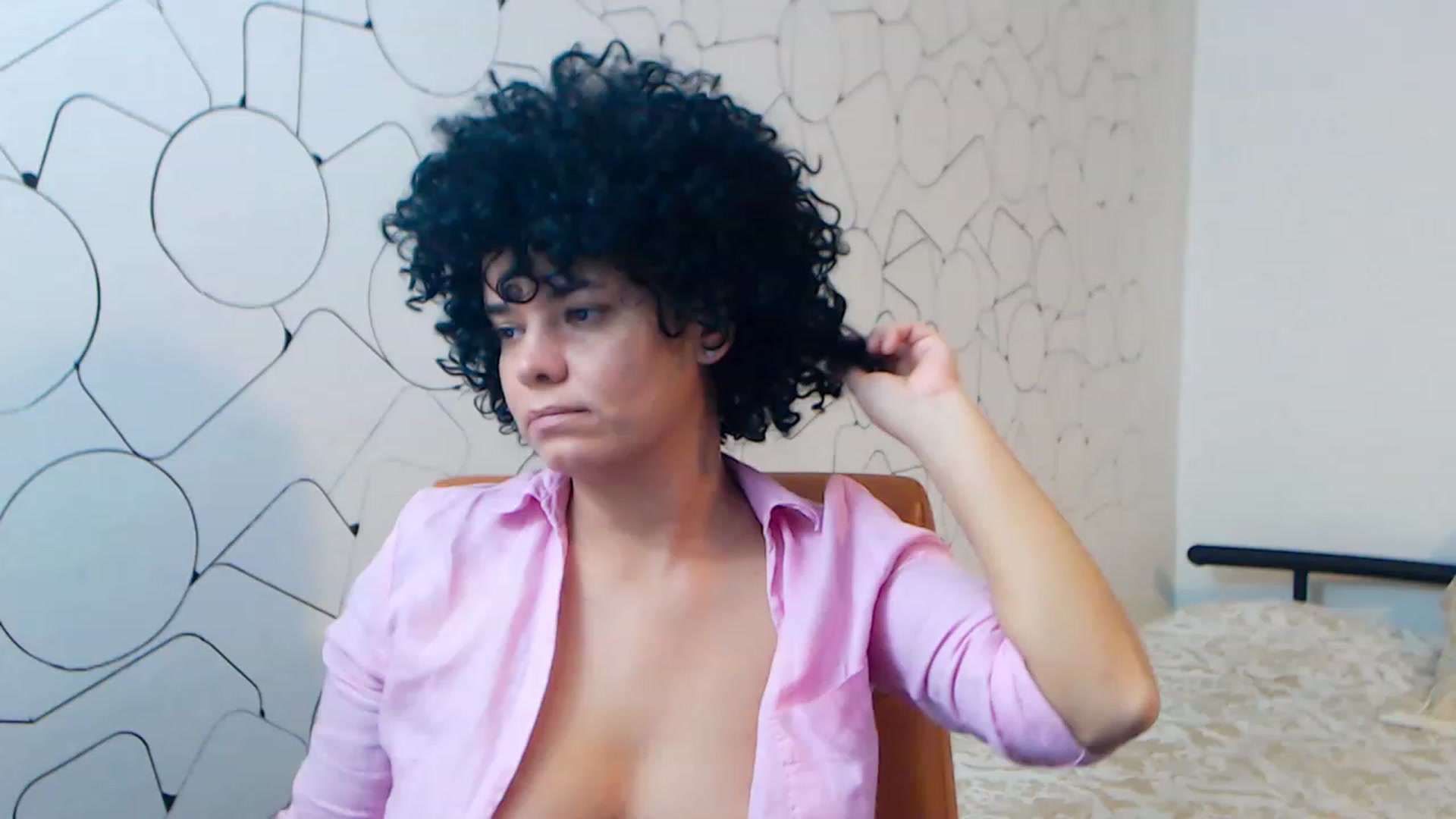 Gallery image thumbnail from LaraAnne_'s myfreecams stream on, 12/31/2022, 12:45 image 19 of 20