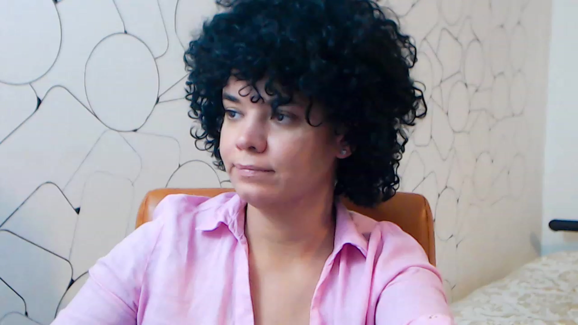 Gallery image thumbnail from LaraAnne_'s myfreecams stream on, 12/31/2022, 12:45 image 8 of 20
