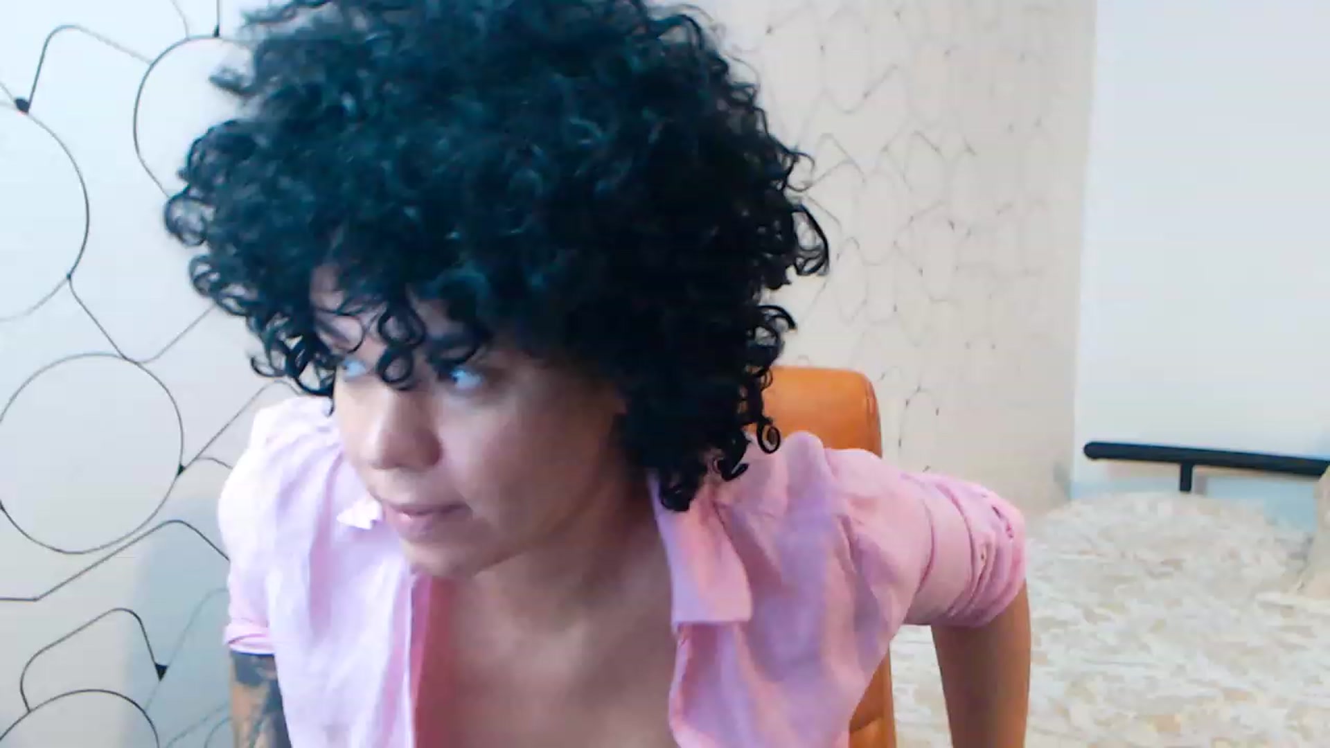 Gallery image thumbnail from LaraAnne_'s myfreecams stream on, 12/31/2022, 13:21 image 6 of 20