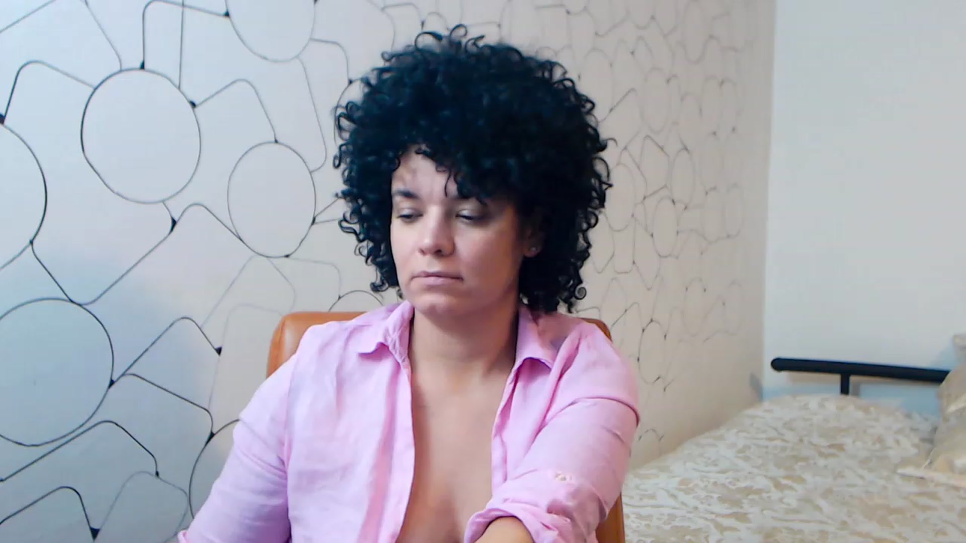 Gallery image thumbnail from LaraAnne_'s myfreecams stream on, 12/31/2022, 13:21 image 9 of 20