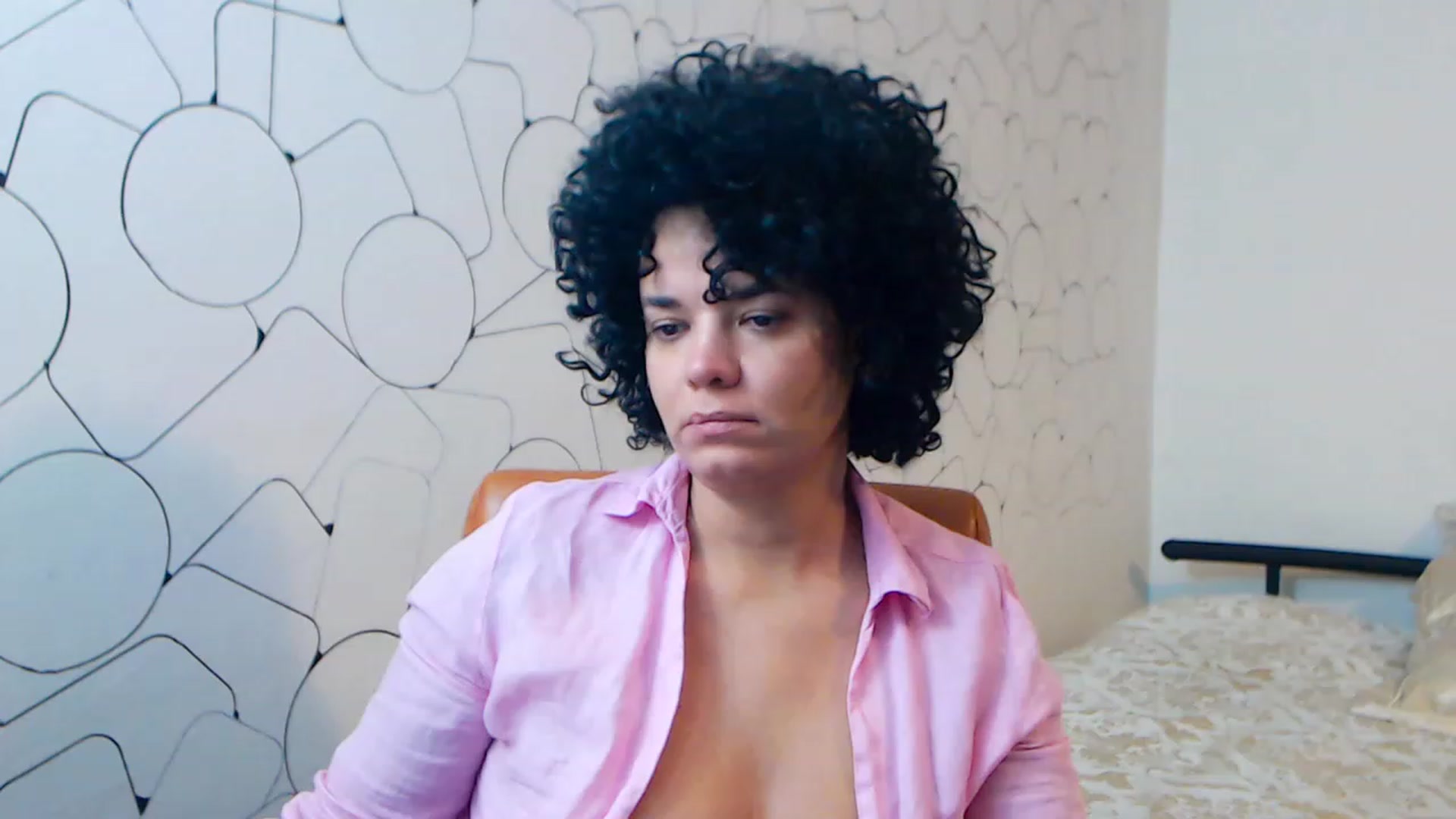 Gallery image thumbnail from LaraAnne_'s myfreecams stream on, 12/31/2022, 13:21 image 19 of 20
