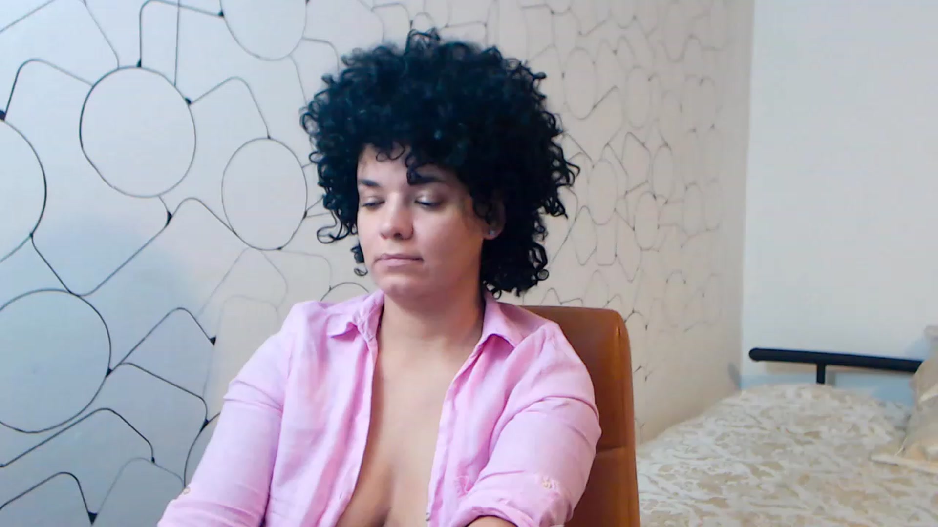 Gallery image thumbnail from LaraAnne_'s myfreecams stream on, 12/31/2022, 13:21 image 14 of 20