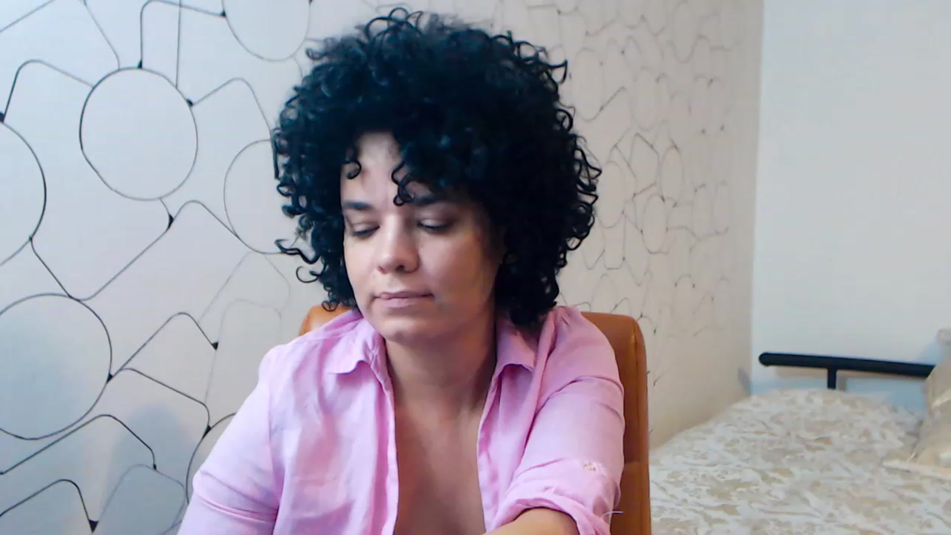Gallery image thumbnail from LaraAnne_'s myfreecams stream on, 12/31/2022, 13:21 image 18 of 20