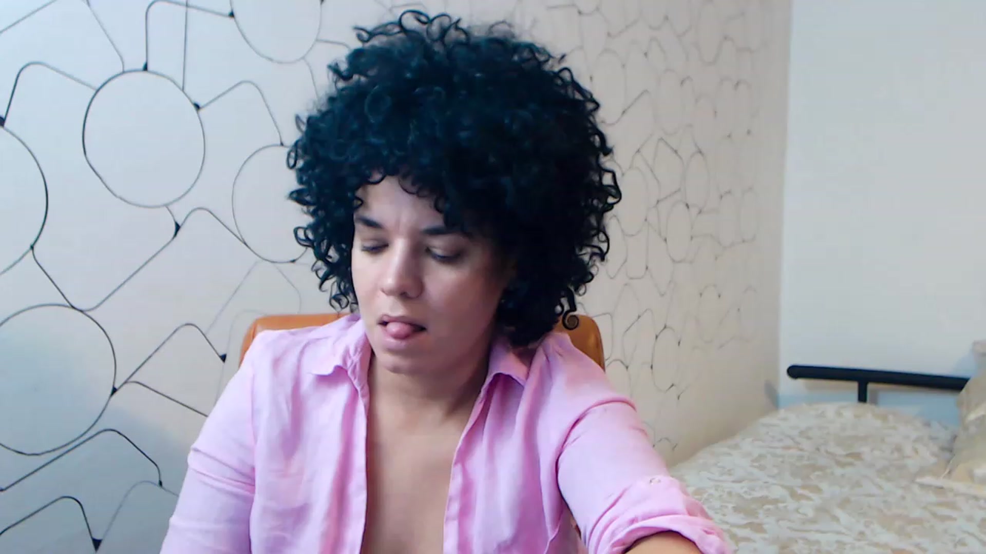 Gallery image thumbnail from LaraAnne_'s myfreecams stream on, 12/31/2022, 13:21 image 7 of 20