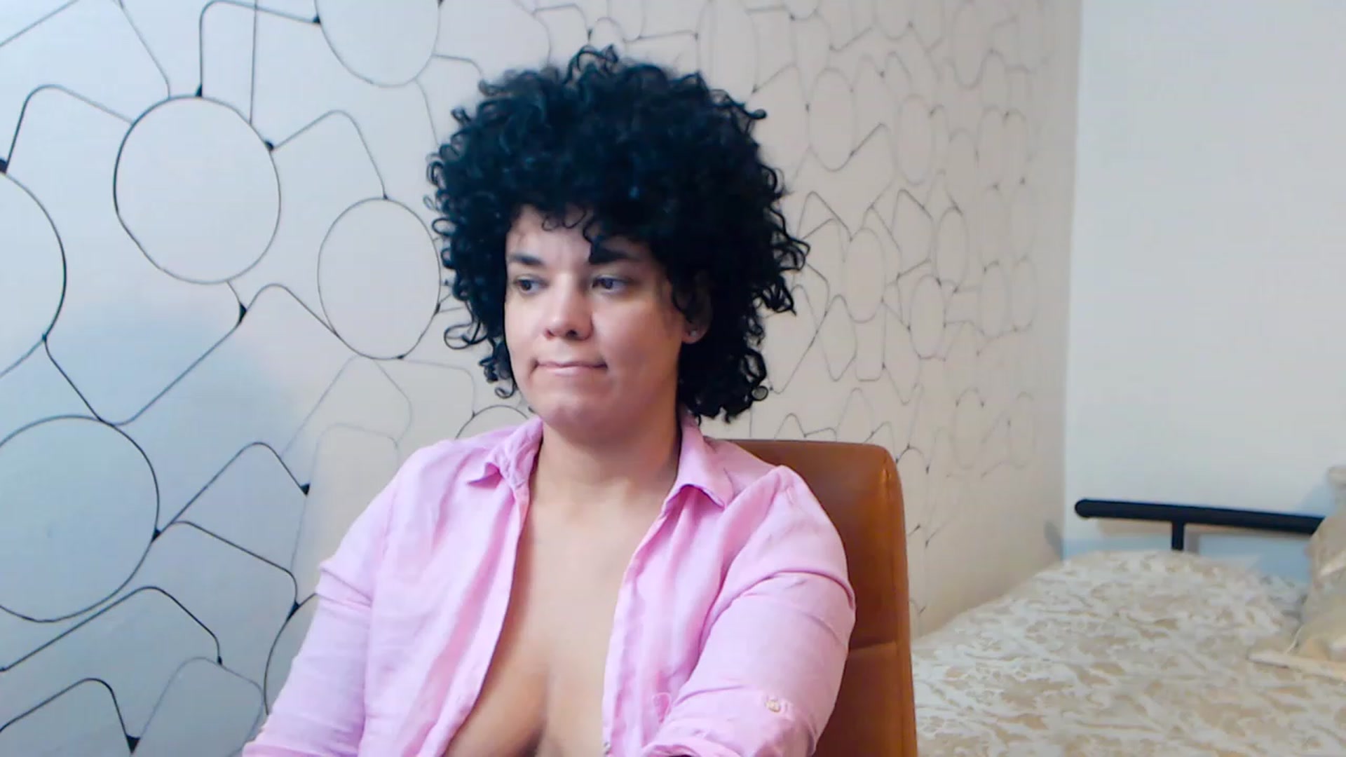 Gallery image thumbnail from LaraAnne_'s myfreecams stream on, 12/31/2022, 13:21 image 15 of 20