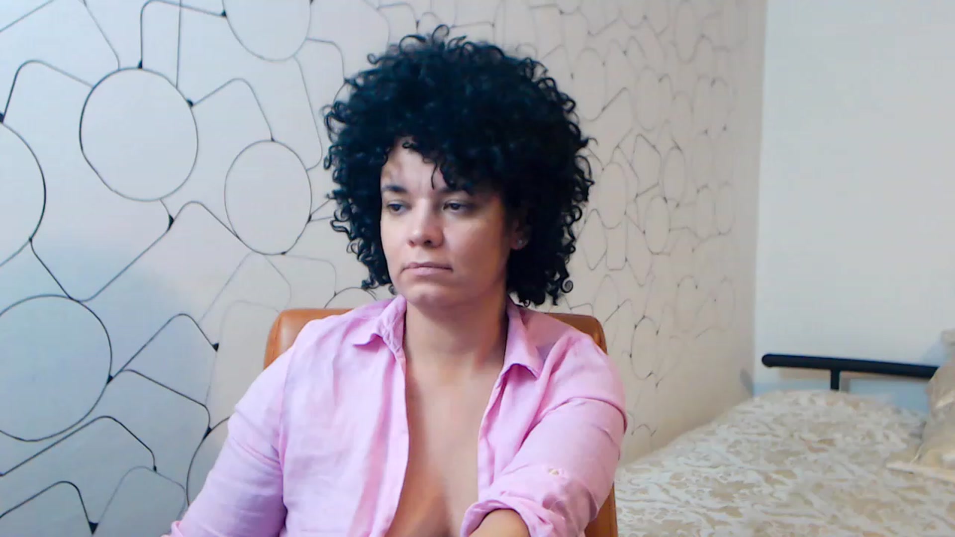 Gallery image thumbnail from LaraAnne_'s myfreecams stream on, 12/31/2022, 13:21 image 10 of 20