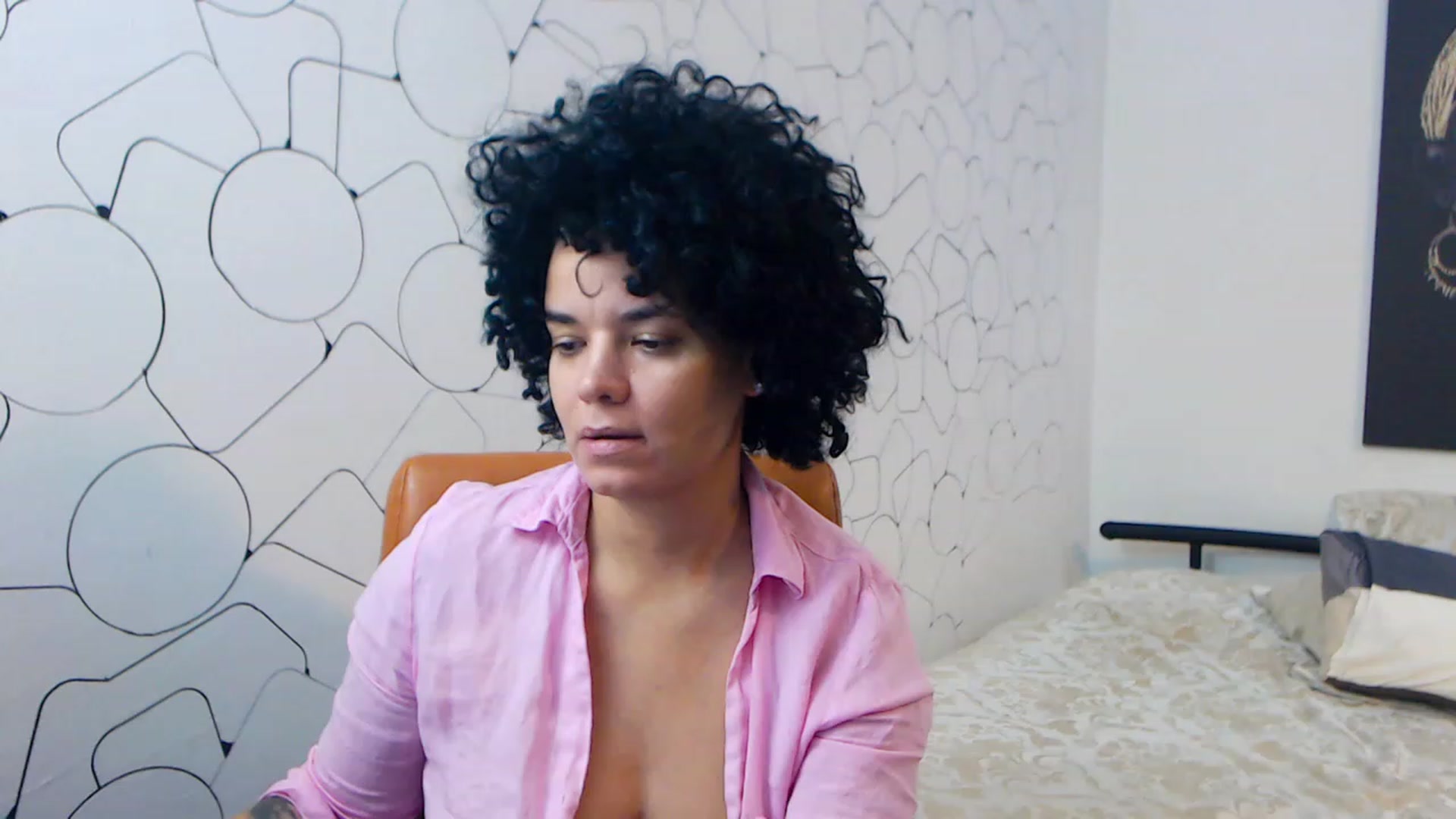 Gallery image thumbnail from LaraAnne_'s myfreecams stream on, 12/31/2022, 18:04 image 7 of 20