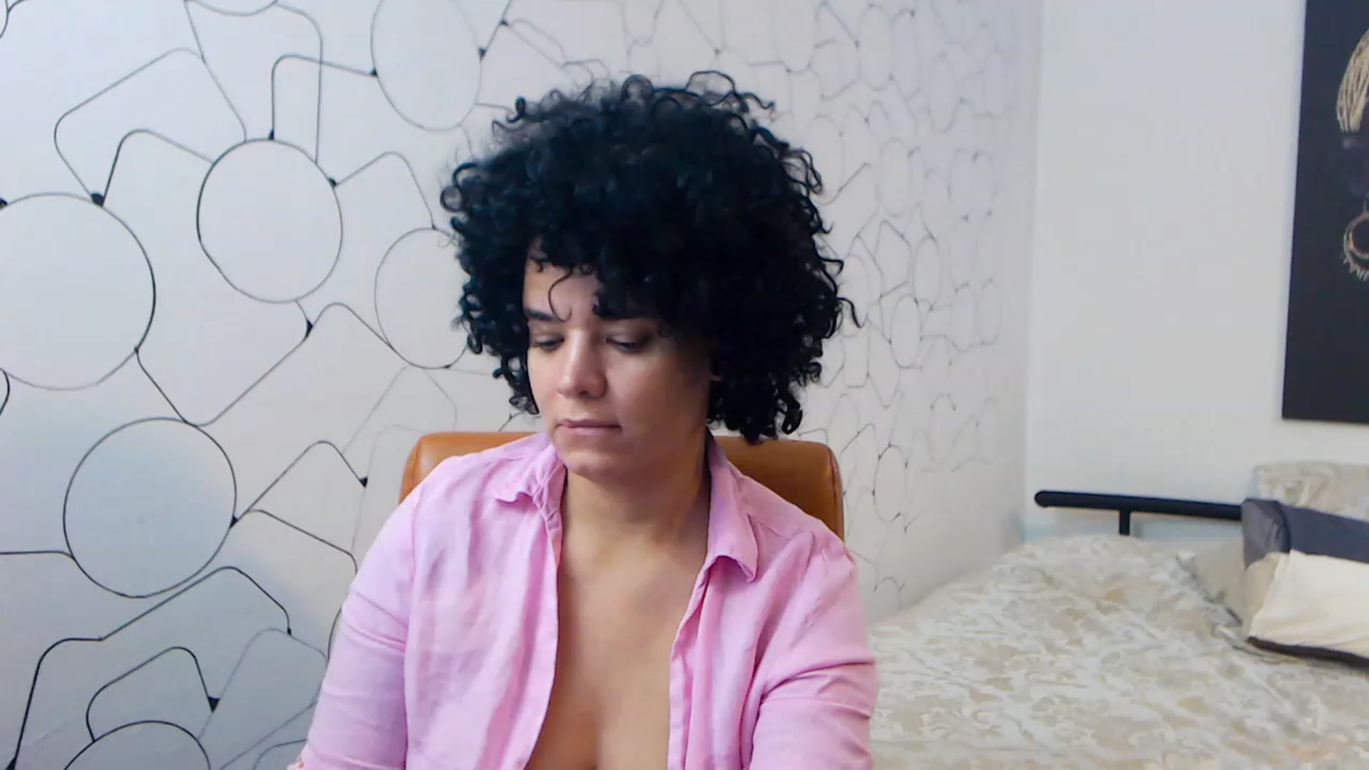 Gallery image thumbnail from LaraAnne_'s myfreecams stream on, 12/31/2022, 18:04 image 8 of 20