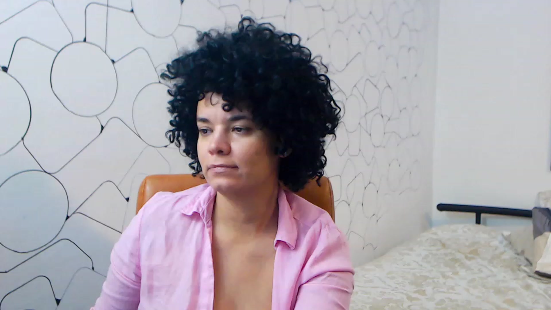 Gallery image thumbnail from LaraAnne_'s myfreecams stream on, 12/31/2022, 18:04 image 1 of 20