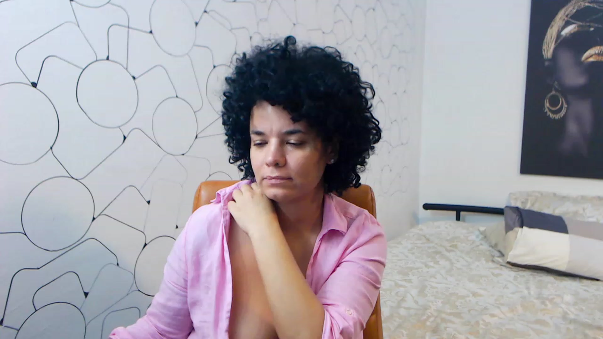 Gallery image thumbnail from LaraAnne_'s myfreecams stream on, 12/31/2022, 18:04 image 19 of 20