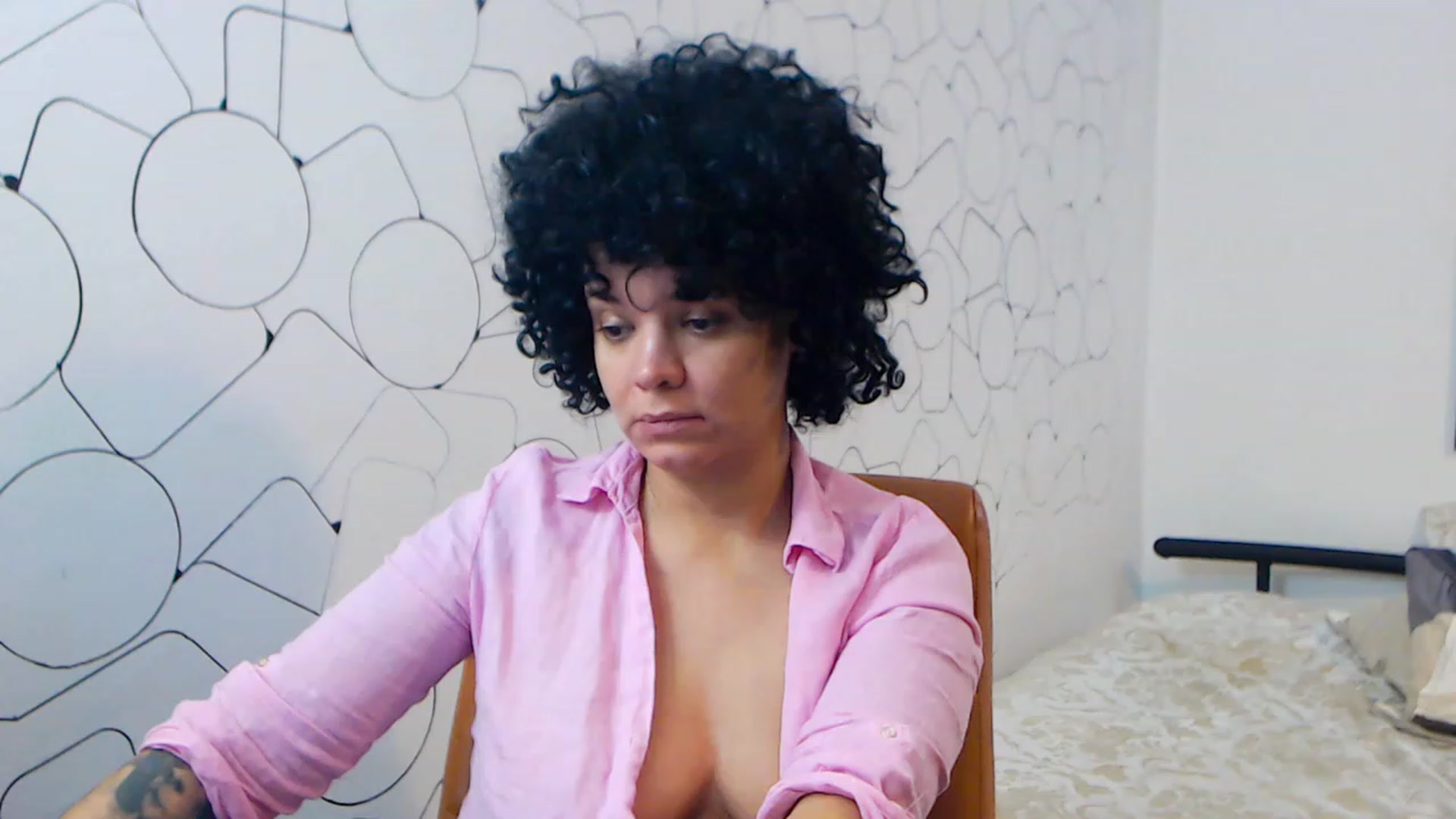 Gallery image thumbnail from LaraAnne_'s myfreecams stream on, 12/31/2022, 18:04 image 3 of 20