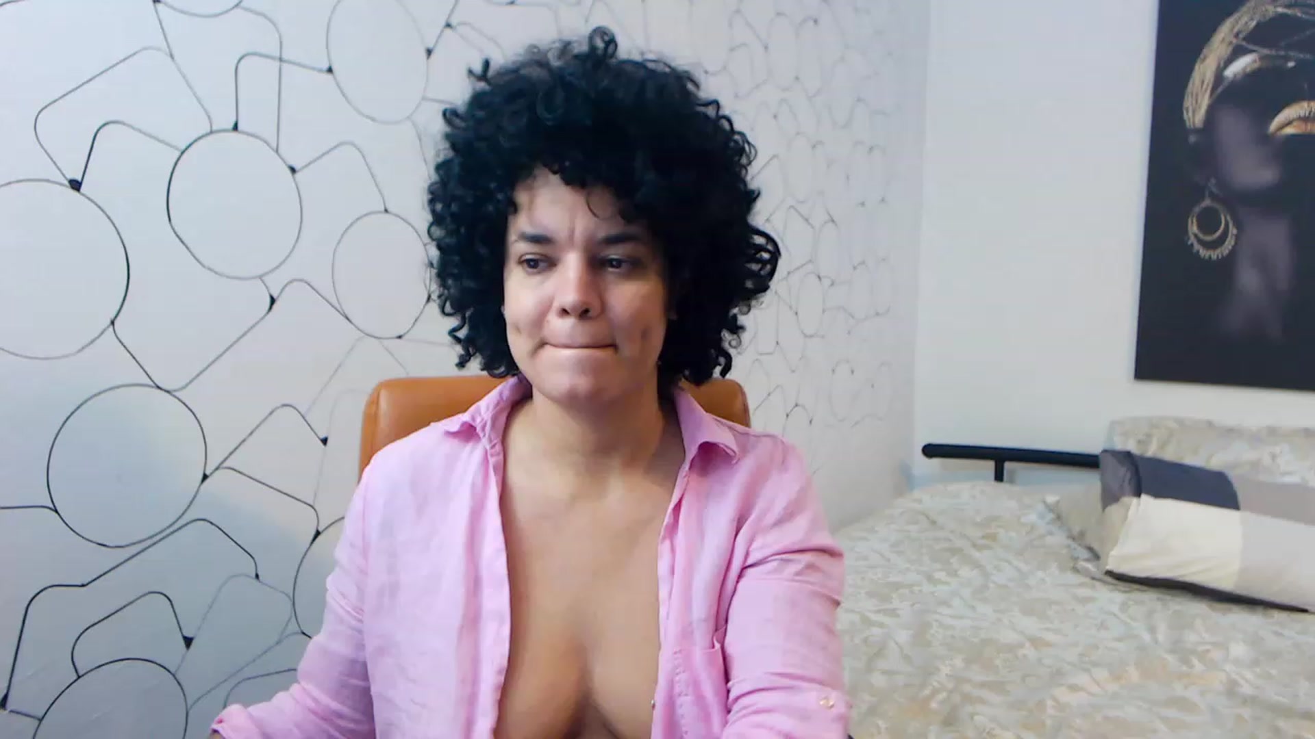 Gallery image thumbnail from LaraAnne_'s myfreecams stream on, 12/31/2022, 18:04 image 16 of 20