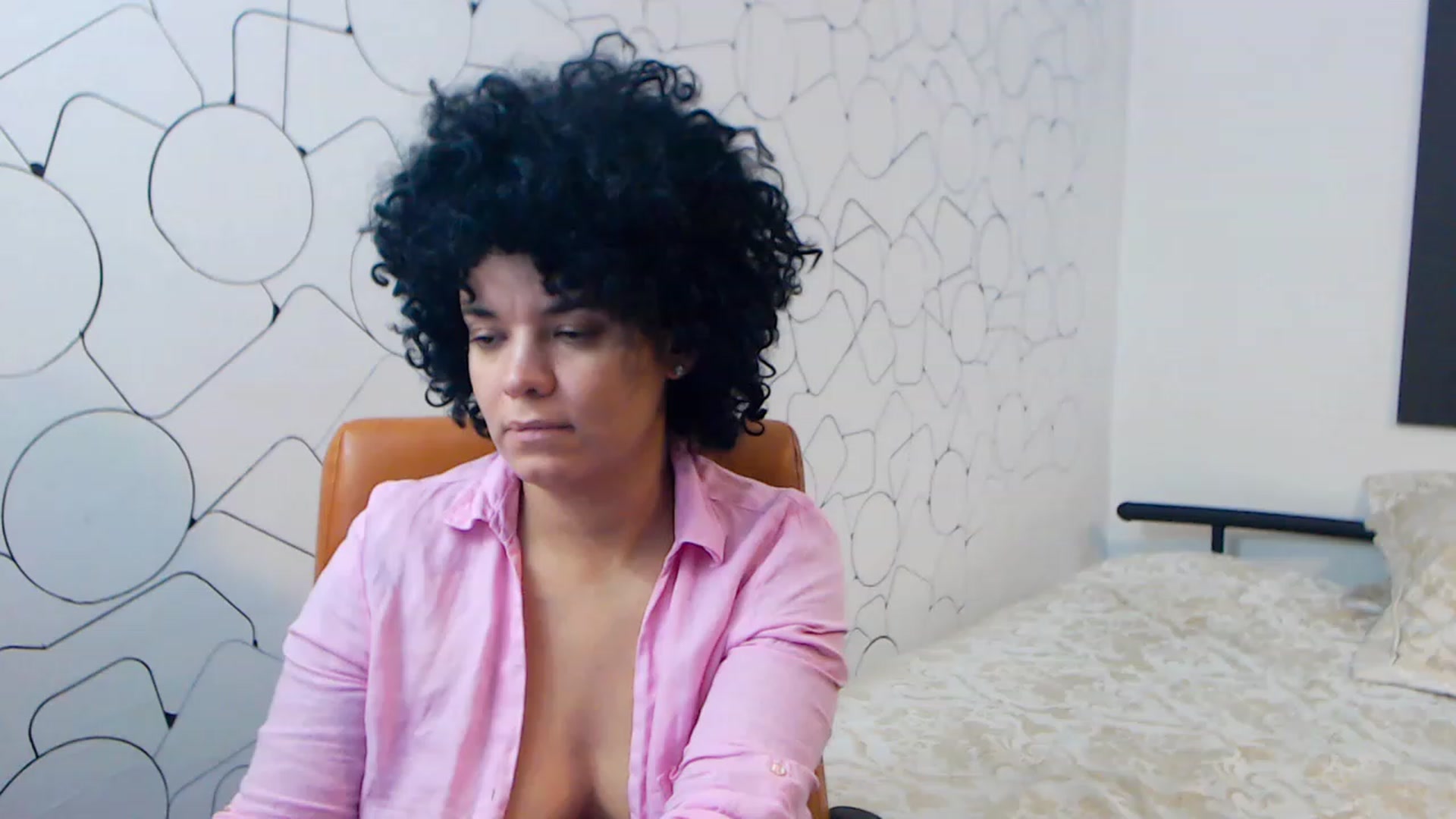 Gallery image thumbnail from LaraAnne_'s myfreecams stream on, 12/31/2022, 21:36 image 14 of 20