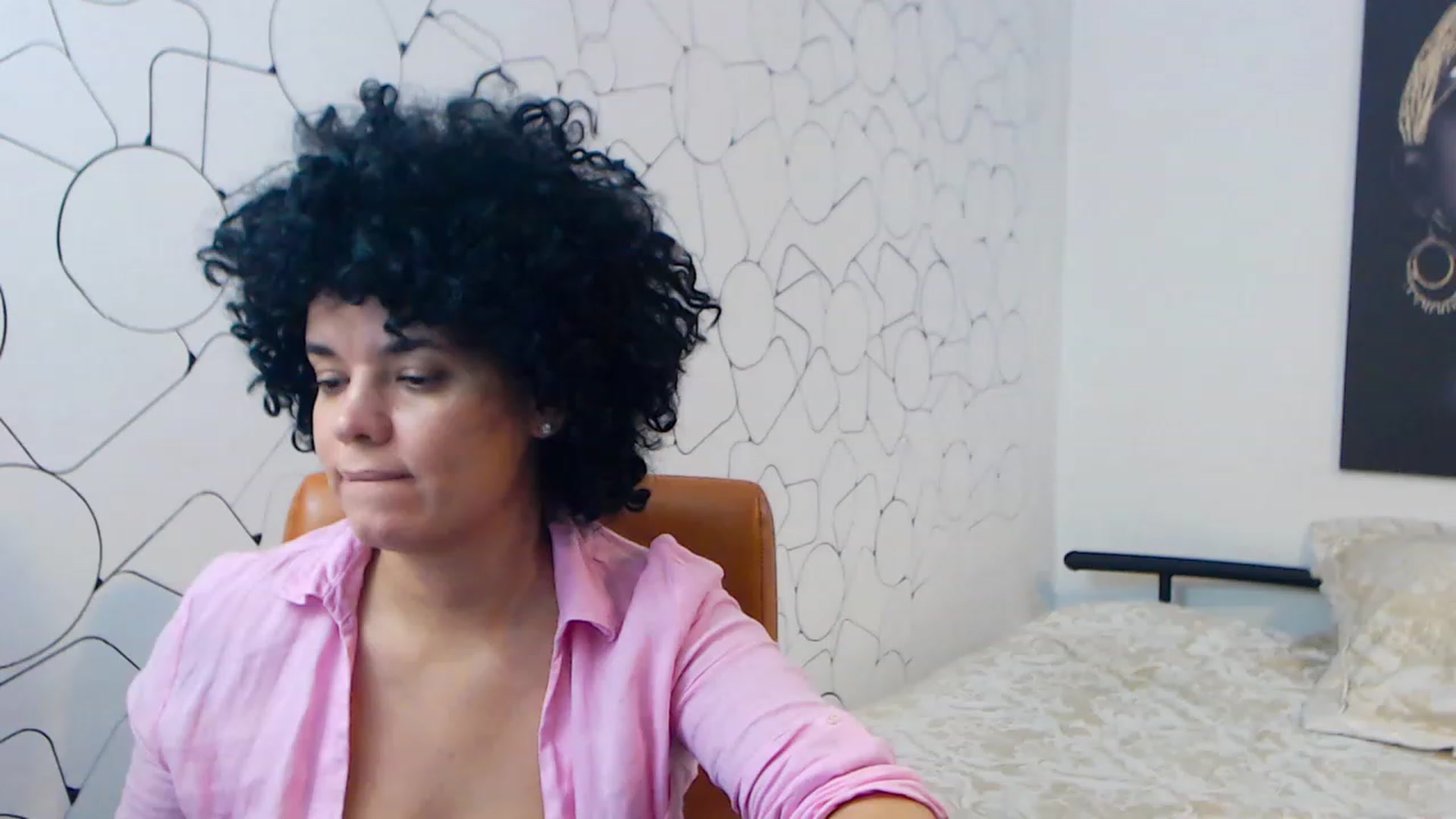 Gallery image thumbnail from LaraAnne_'s myfreecams stream on, 12/31/2022, 21:36 image 7 of 20