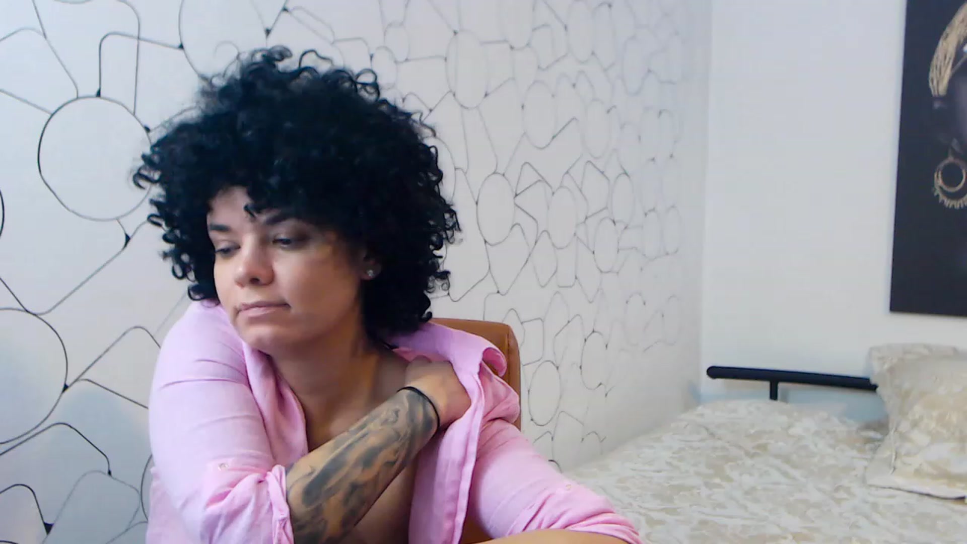 Gallery image thumbnail from LaraAnne_'s myfreecams stream on, 12/31/2022, 21:36 image 5 of 20