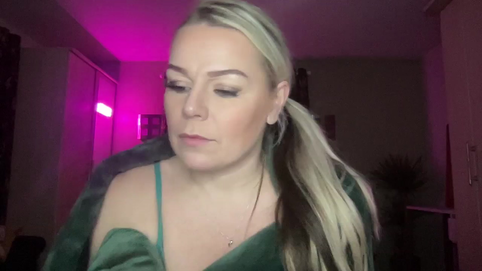 Gallery image thumbnail from LaraBirthday's myfreecams stream on, 01/01/2024, 22:10 image 10 of 20