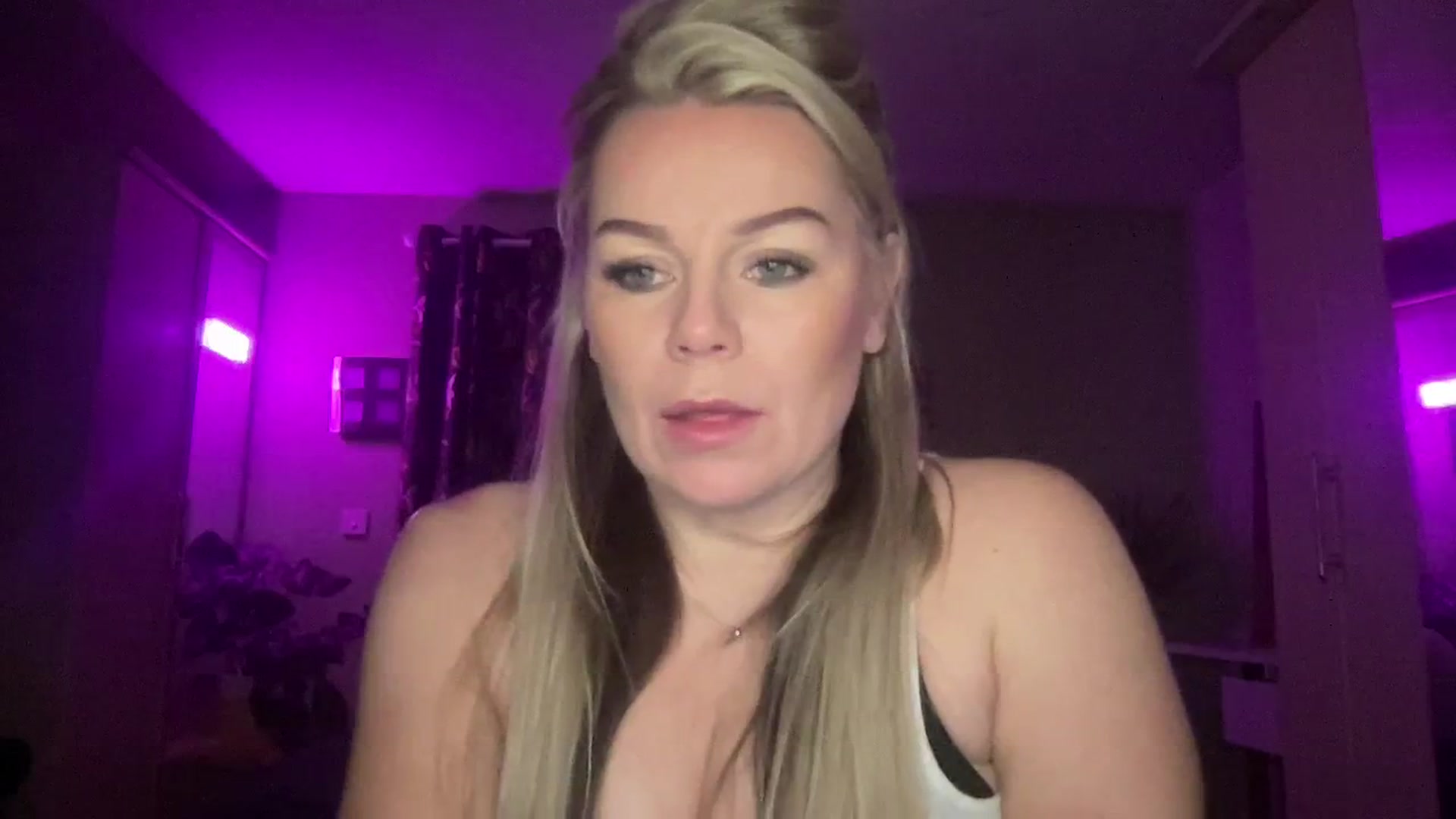 Gallery image thumbnail from LaraBirthday's myfreecams stream on, 01/02/2024, 20:59 image 14 of 20