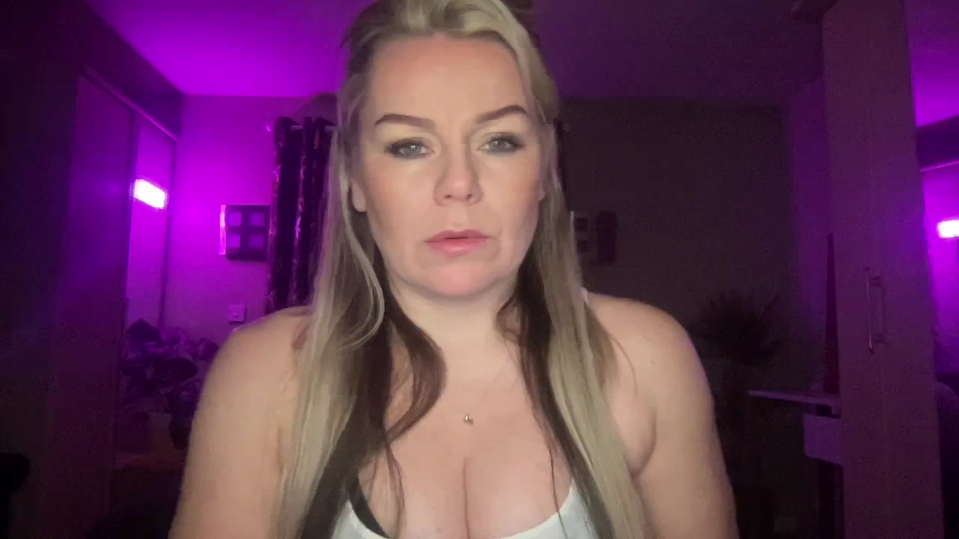 Gallery image thumbnail from LaraBirthday's myfreecams stream on, 01/02/2024, 20:59 image 3 of 20