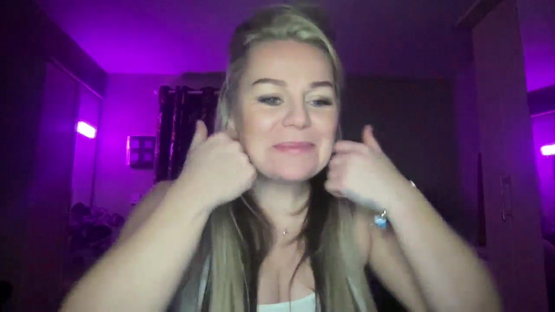 Gallery image thumbnail from LaraBirthday's myfreecams stream on, 01/02/2024, 20:59 image 16 of 20