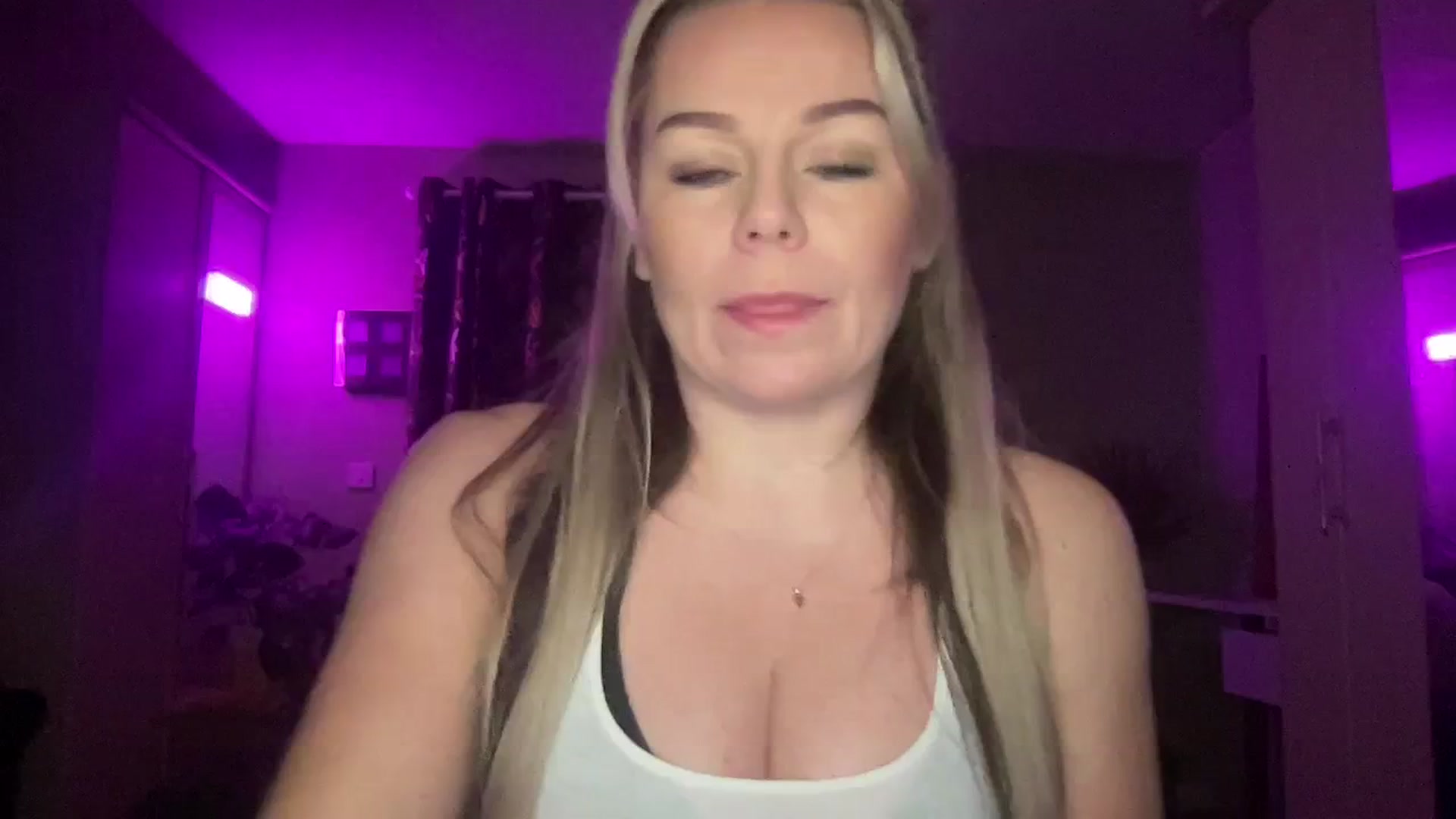 Gallery image thumbnail from LaraBirthday's myfreecams stream on, 01/02/2024, 20:59 image 1 of 20