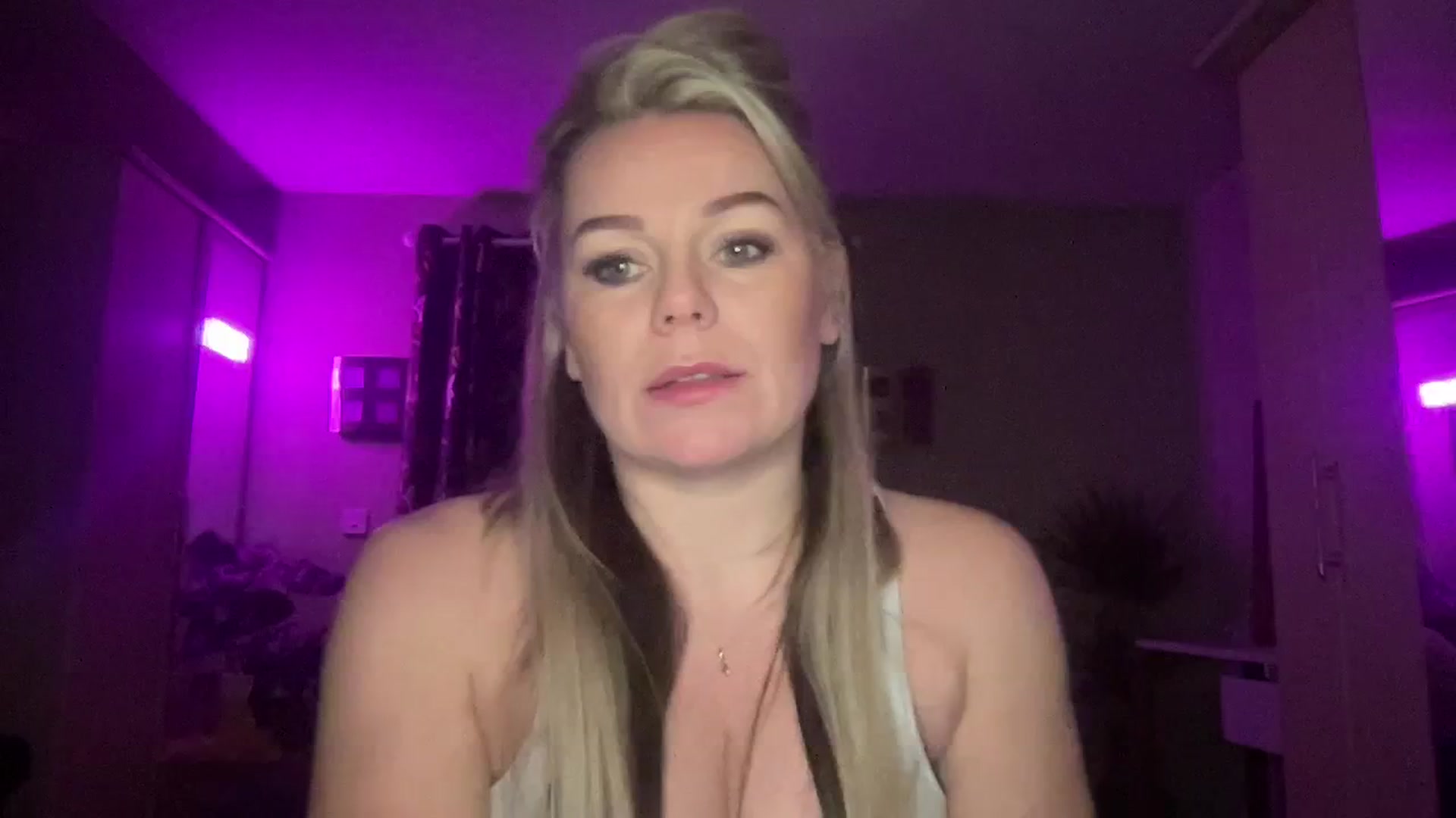 Gallery image thumbnail from LaraBirthday's myfreecams stream on, 01/02/2024, 20:59 image 7 of 20