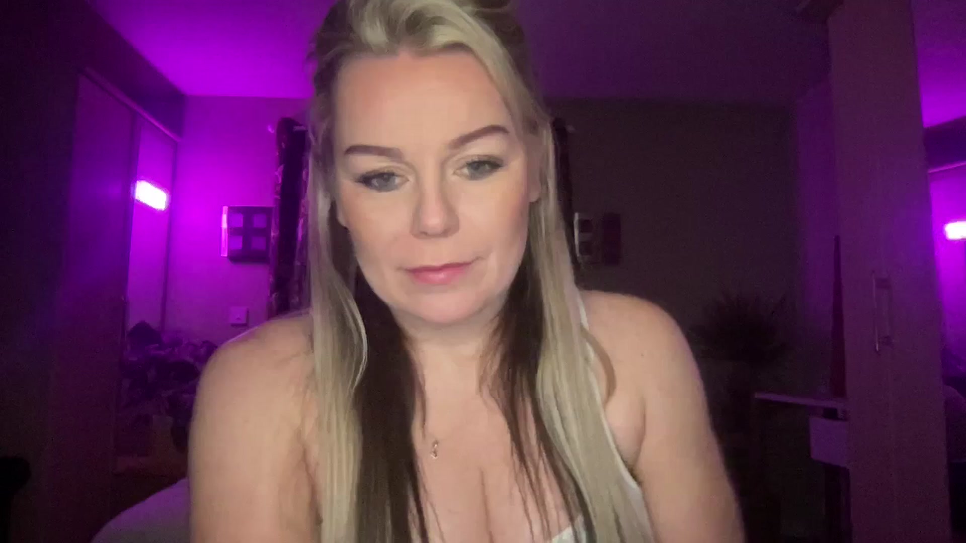 Gallery image thumbnail from LaraBirthday's myfreecams stream on, 01/02/2024, 20:59 image 4 of 20