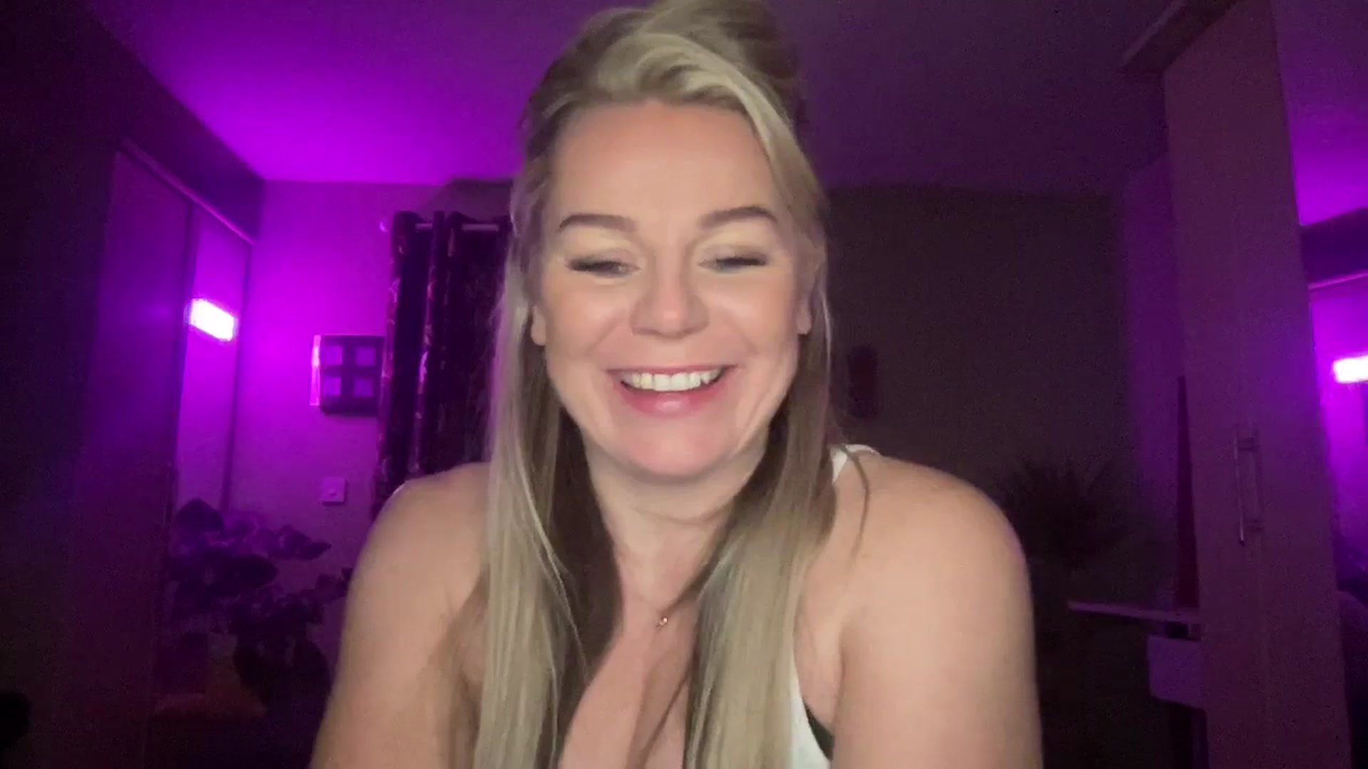Gallery image thumbnail from LaraBirthday's myfreecams stream on, 01/02/2024, 20:59 image 13 of 20
