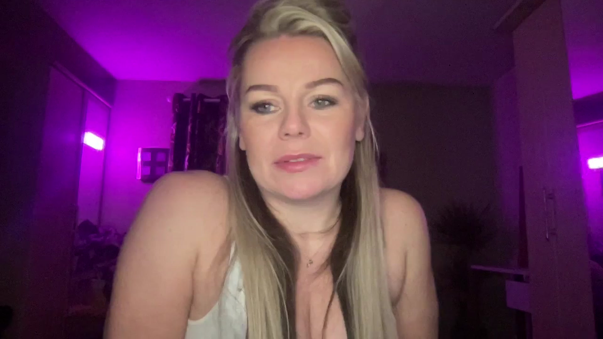 Gallery image thumbnail from LaraBirthday's myfreecams stream on, 01/02/2024, 20:59 image 12 of 20