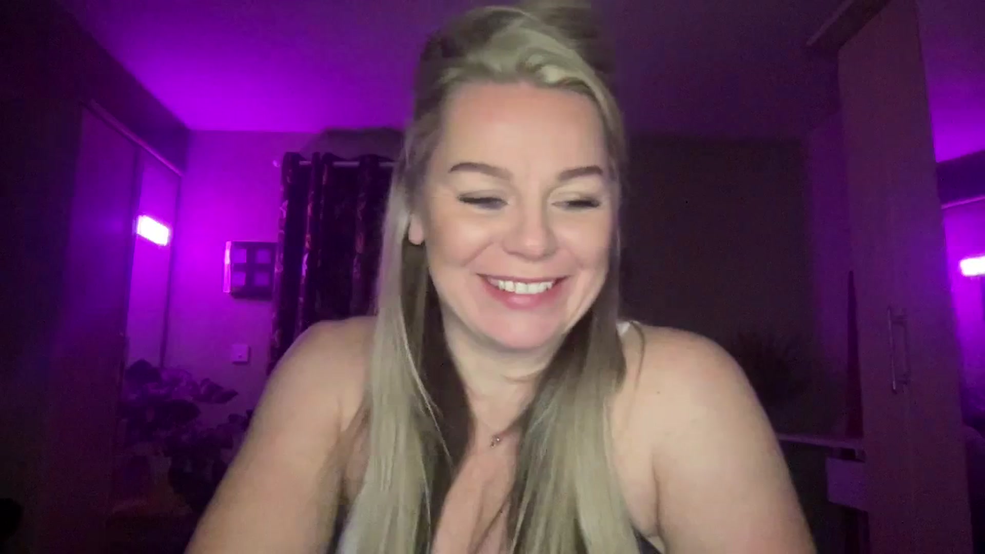Gallery image thumbnail from LaraBirthday's myfreecams stream on, 01/02/2024, 20:59 image 15 of 20
