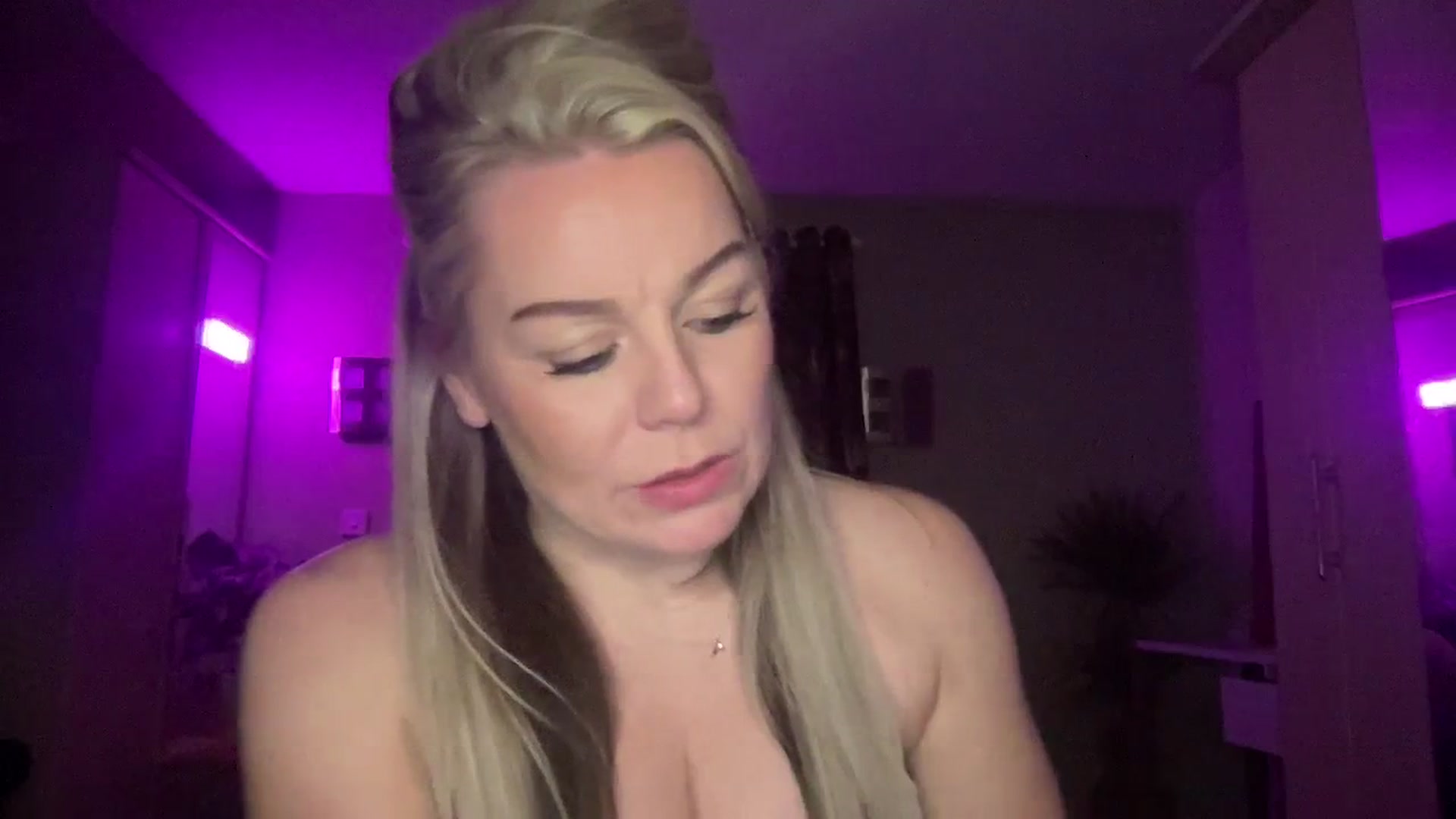 Gallery image thumbnail from LaraBirthday's myfreecams stream on, 01/02/2024, 20:59 image 19 of 20