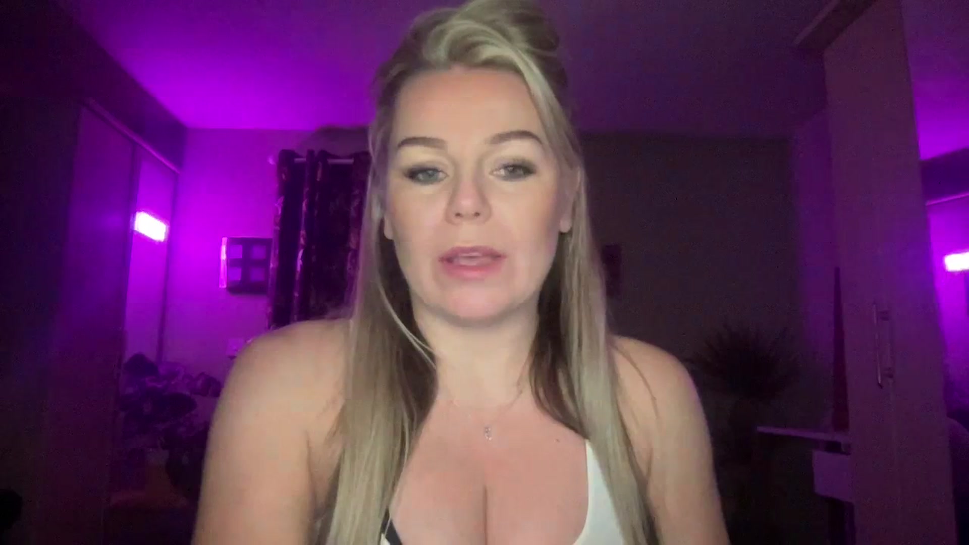 Gallery image thumbnail from LaraBirthday's myfreecams stream on, 01/02/2024, 20:59 image 8 of 20