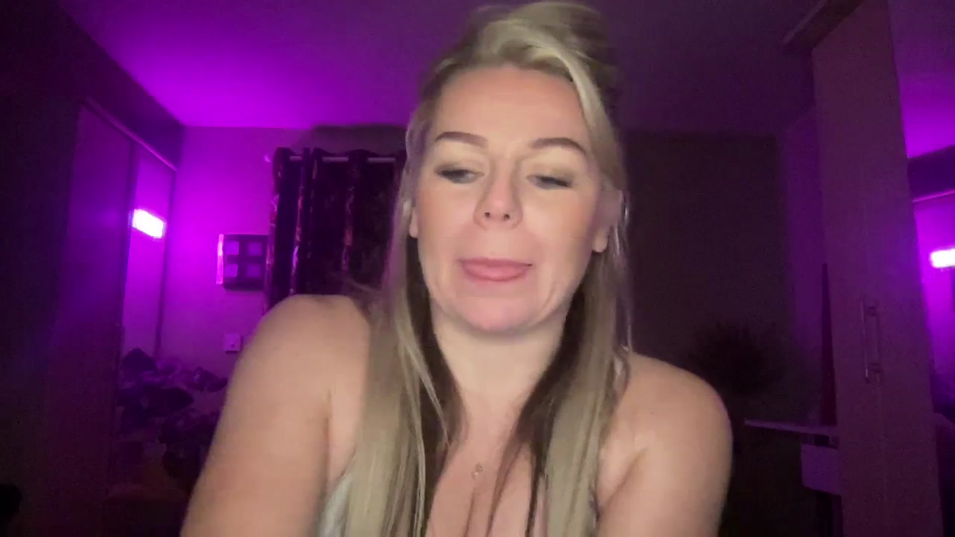 Gallery image thumbnail from LaraBirthday's myfreecams stream on, 01/02/2024, 22:32 image 2 of 20
