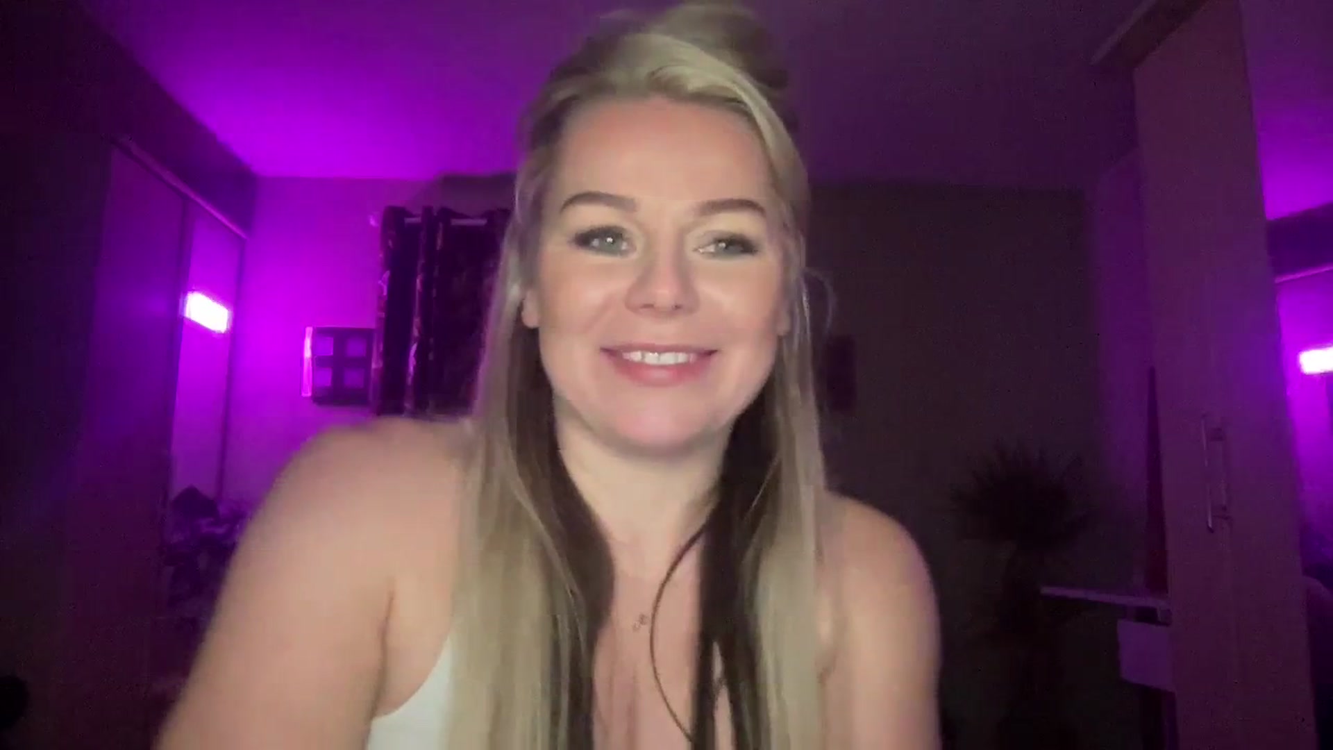 Gallery image thumbnail from LaraBirthday's myfreecams stream on, 01/02/2024, 22:32 image 9 of 20