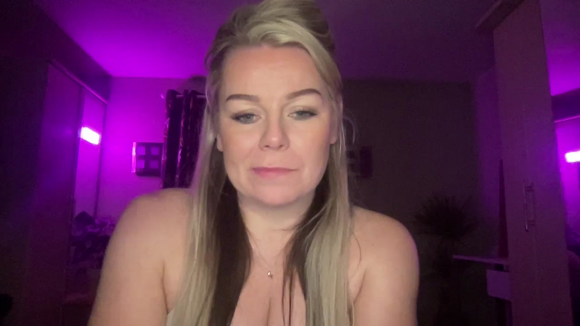Gallery image thumbnail from LaraBirthday's myfreecams stream on, 01/02/2024, 22:32 image 15 of 20